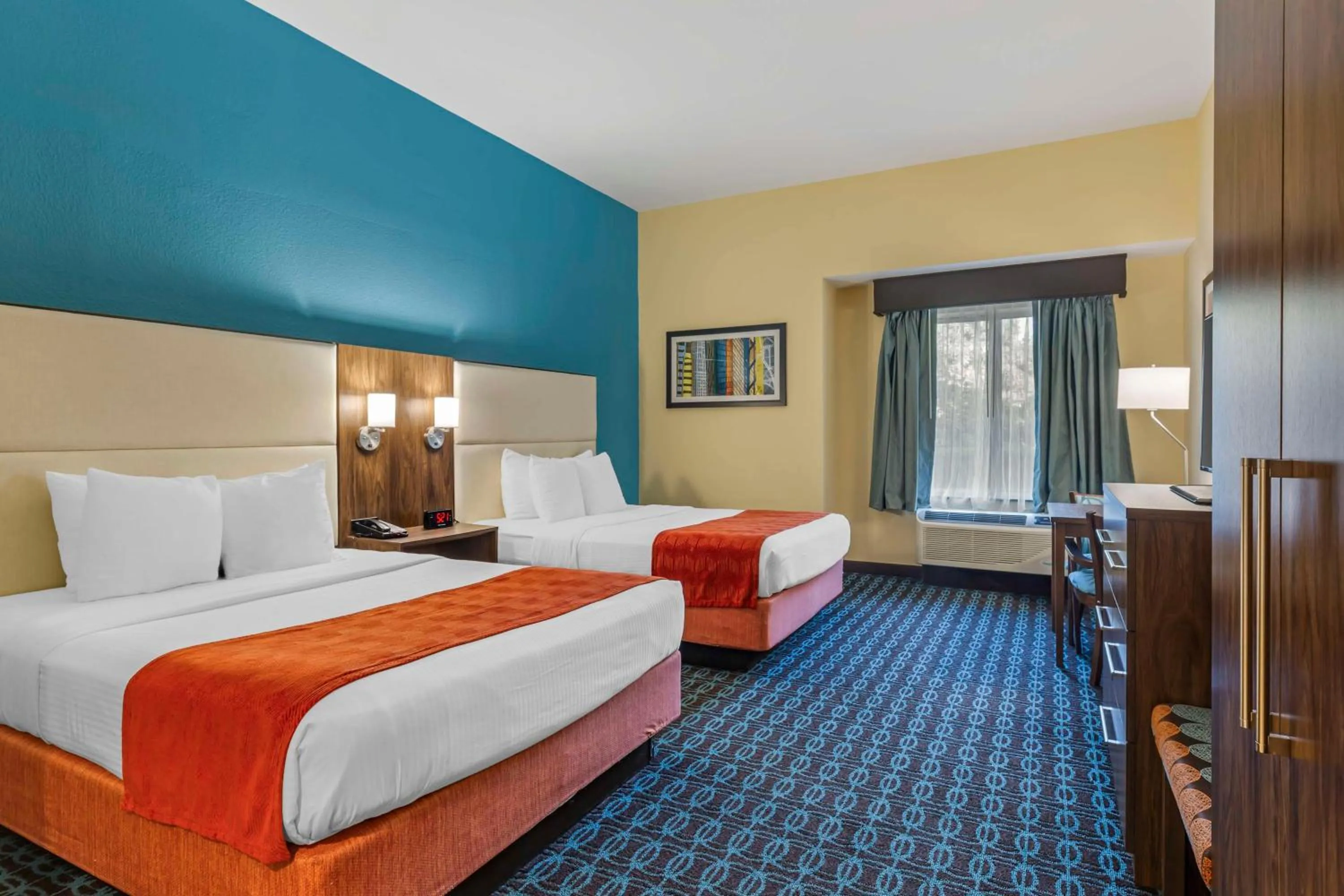 Bed in Best Western Plus North Shore Hotel