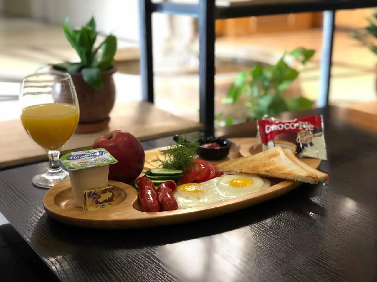 Breakfast in G Empire