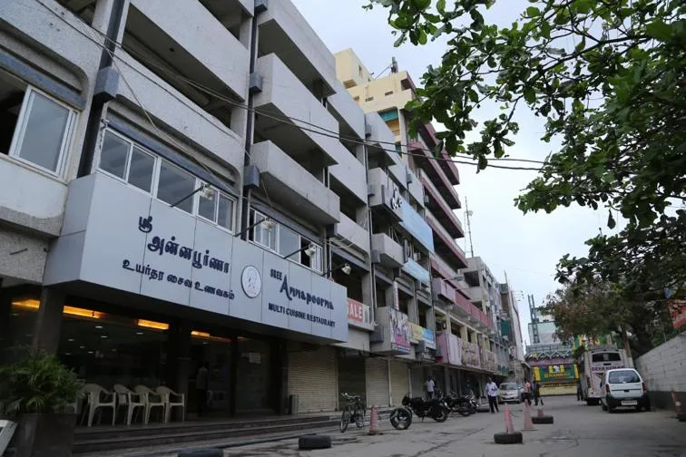 Restaurant/places to eat in Hotel Srilakshmi