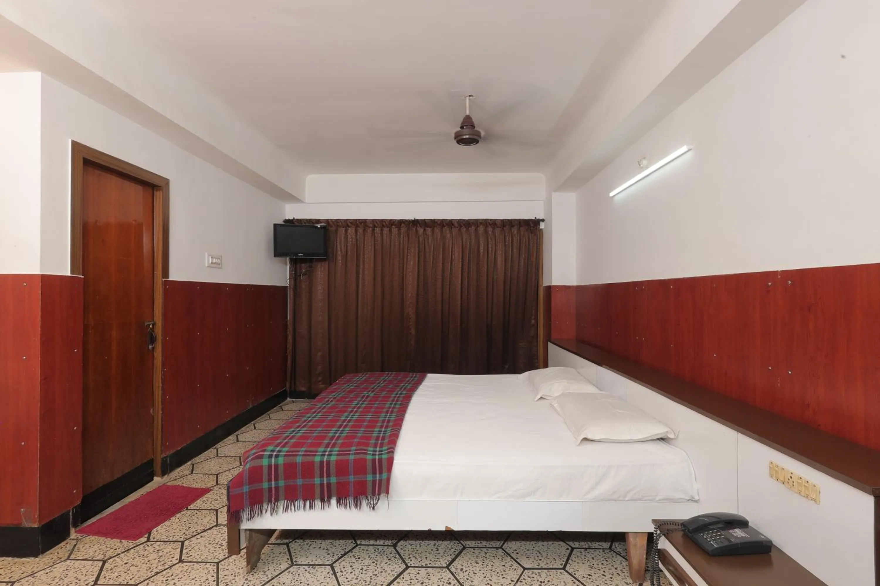 TV and multimedia, Bed in Hotel Srilakshmi