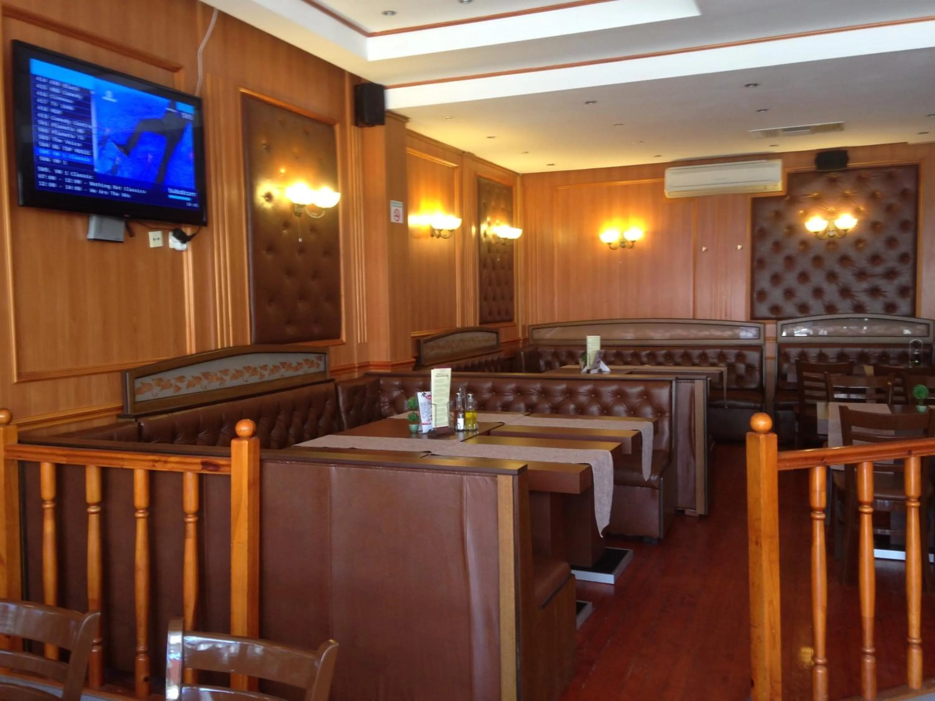 Restaurant/places to eat in Hotel Atol