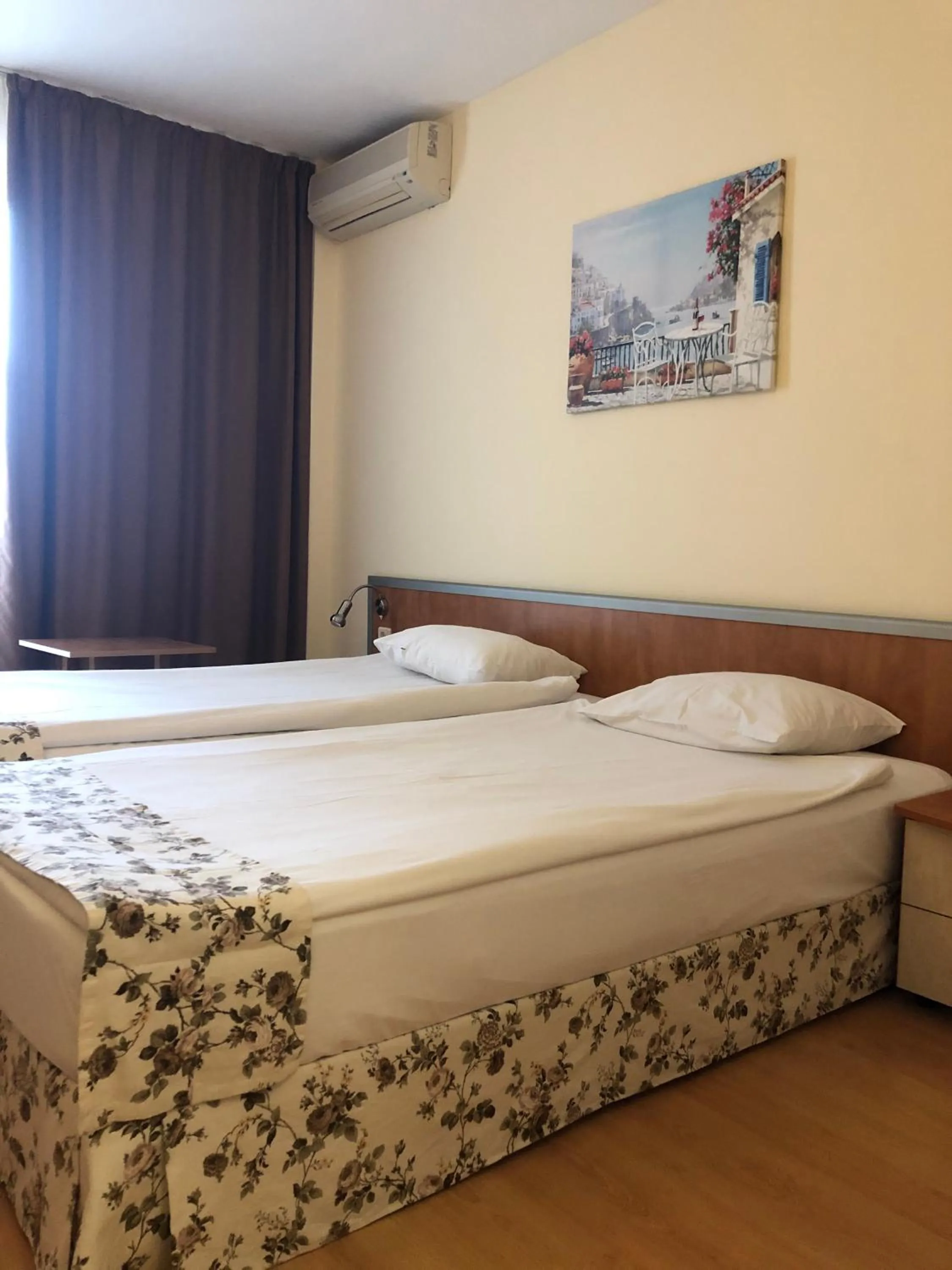 Photo of the whole room in Hotel Atol