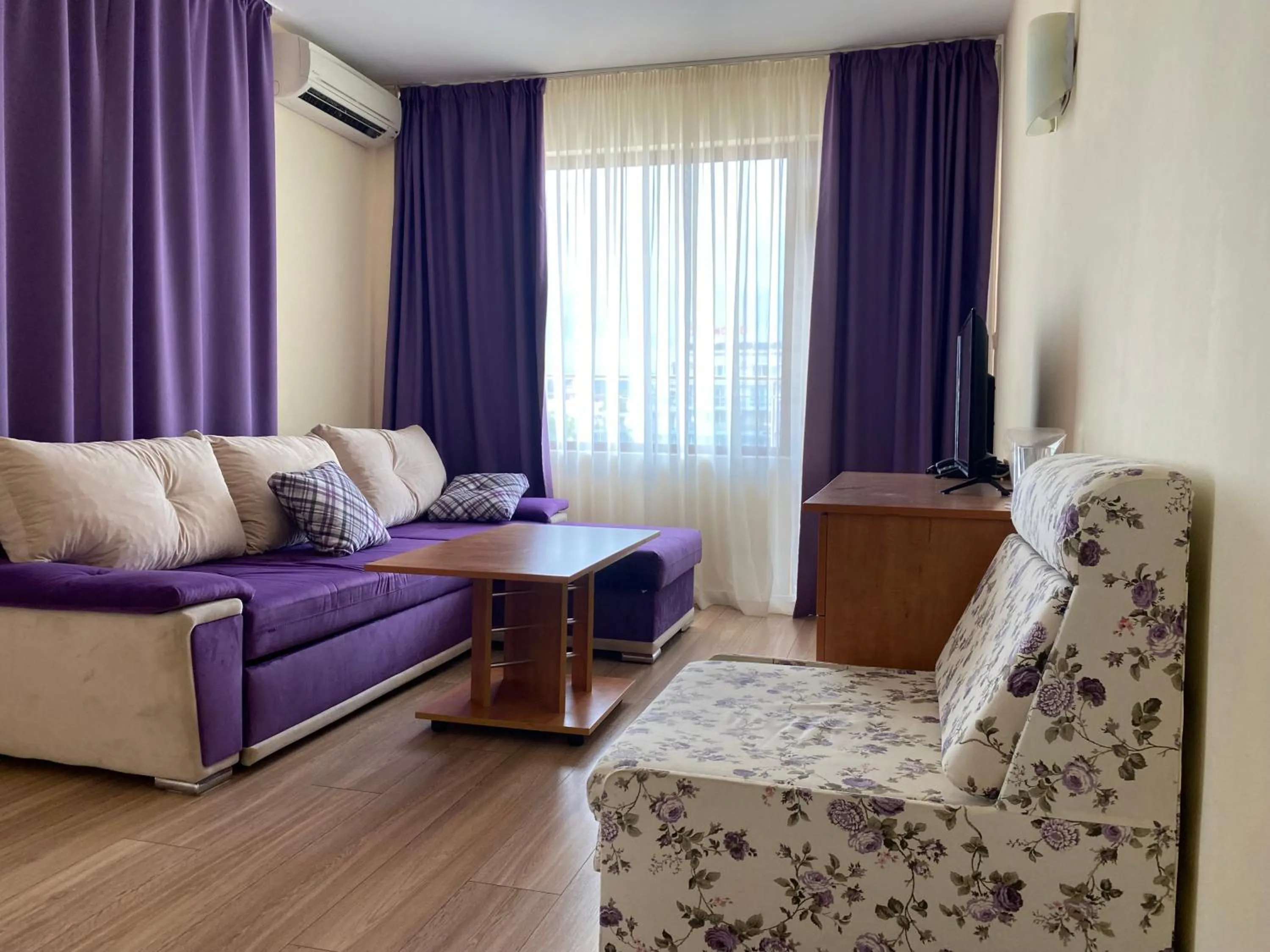 Photo of the whole room in Hotel Atol