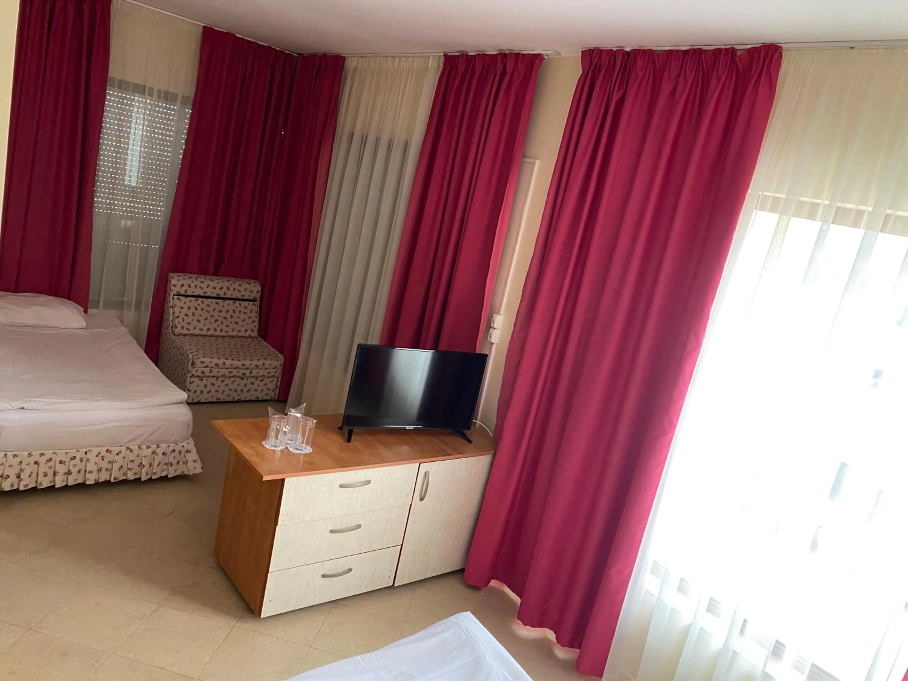 Photo of the whole room in Hotel Atol