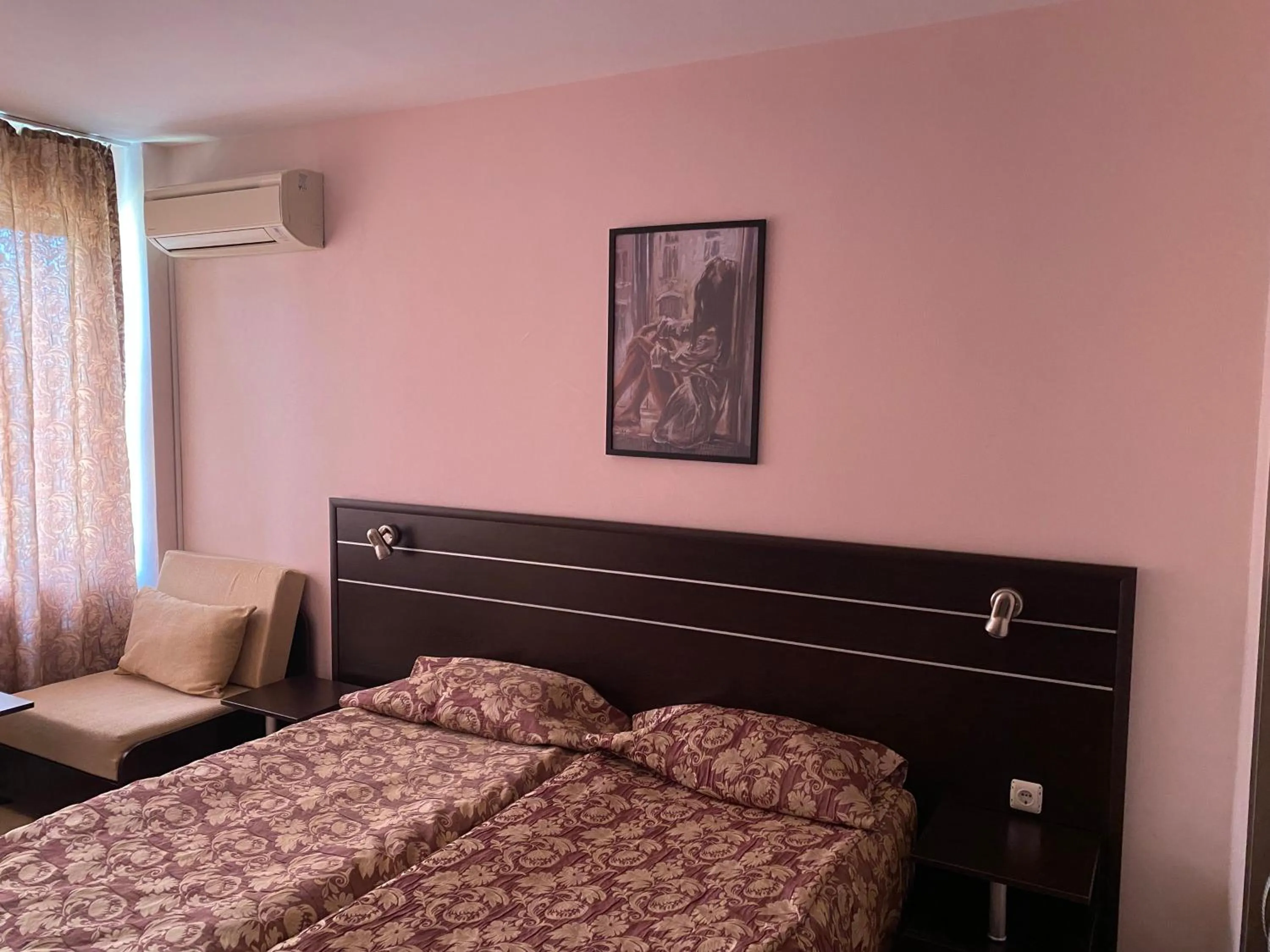 Photo of the whole room in Hotel Atol