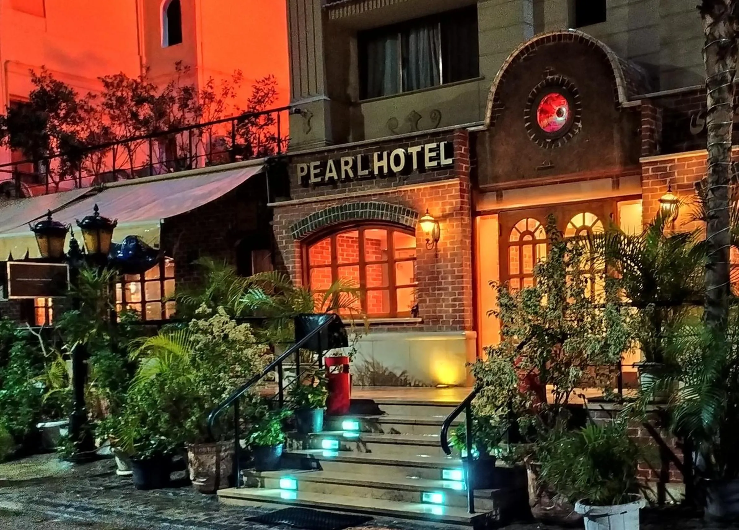 Night in Pearl Hotel, Maadi