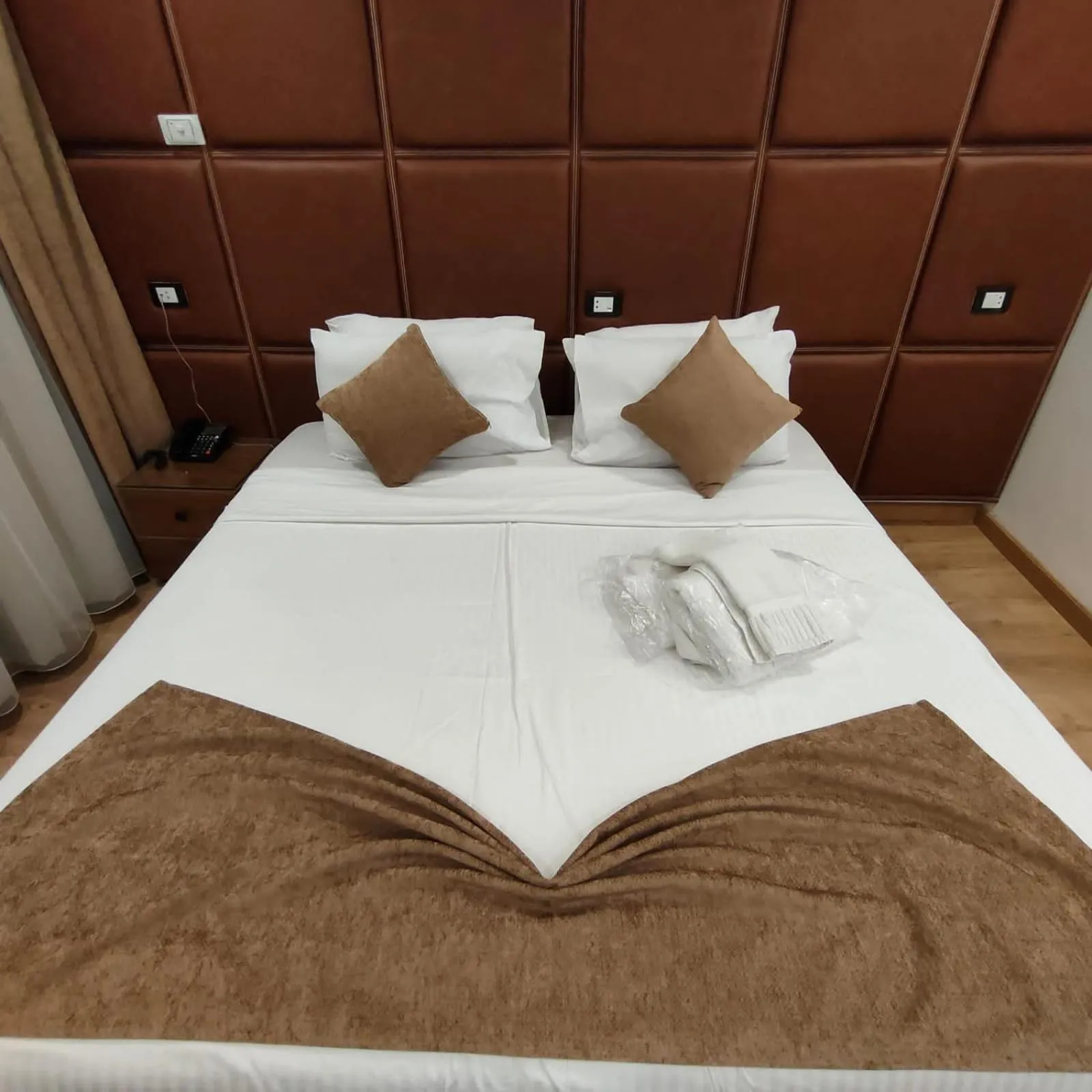 Bedroom, Bed in Pearl Hotel, Maadi