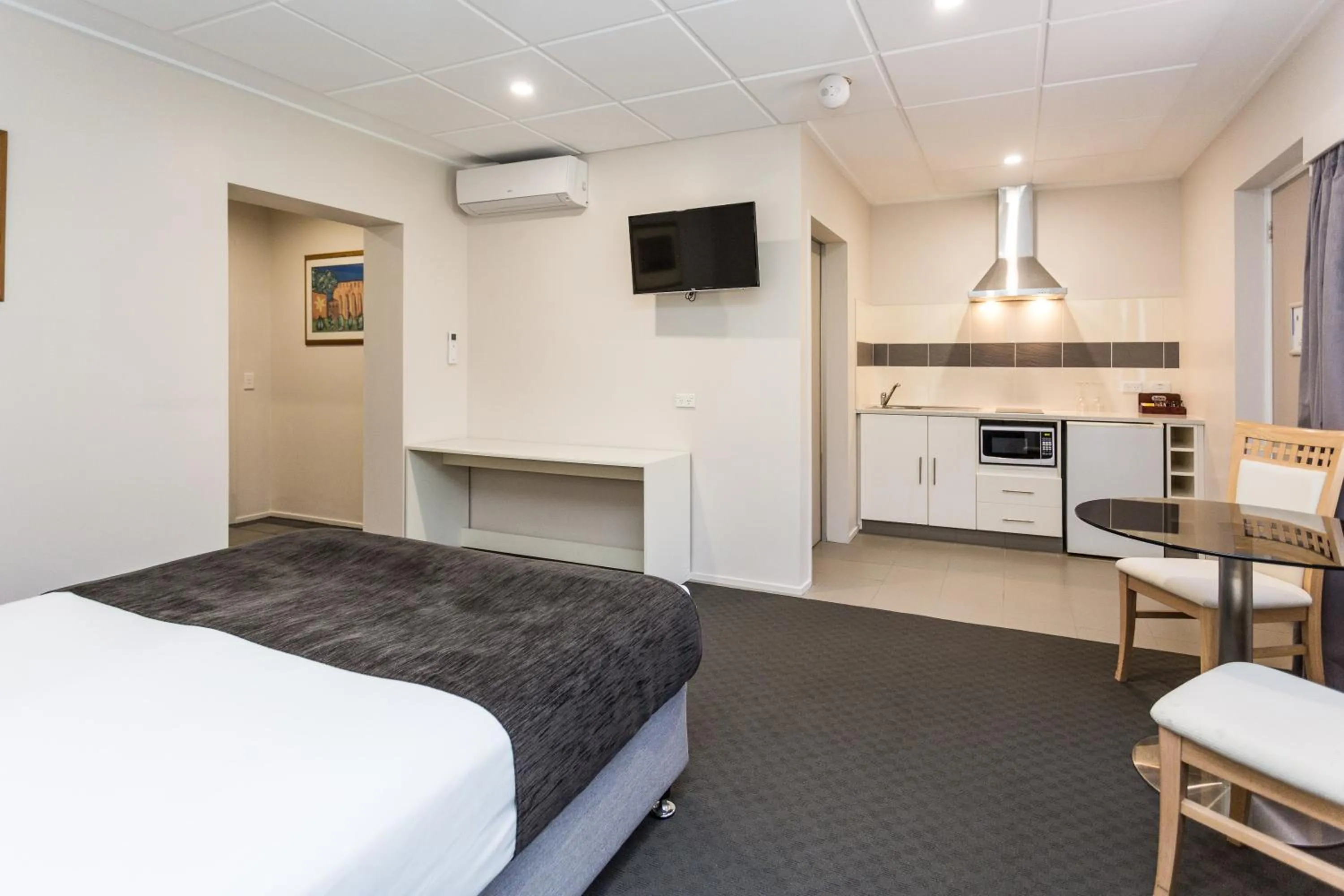 Photo of the whole room, Bed in Country Comfort Amity Motel