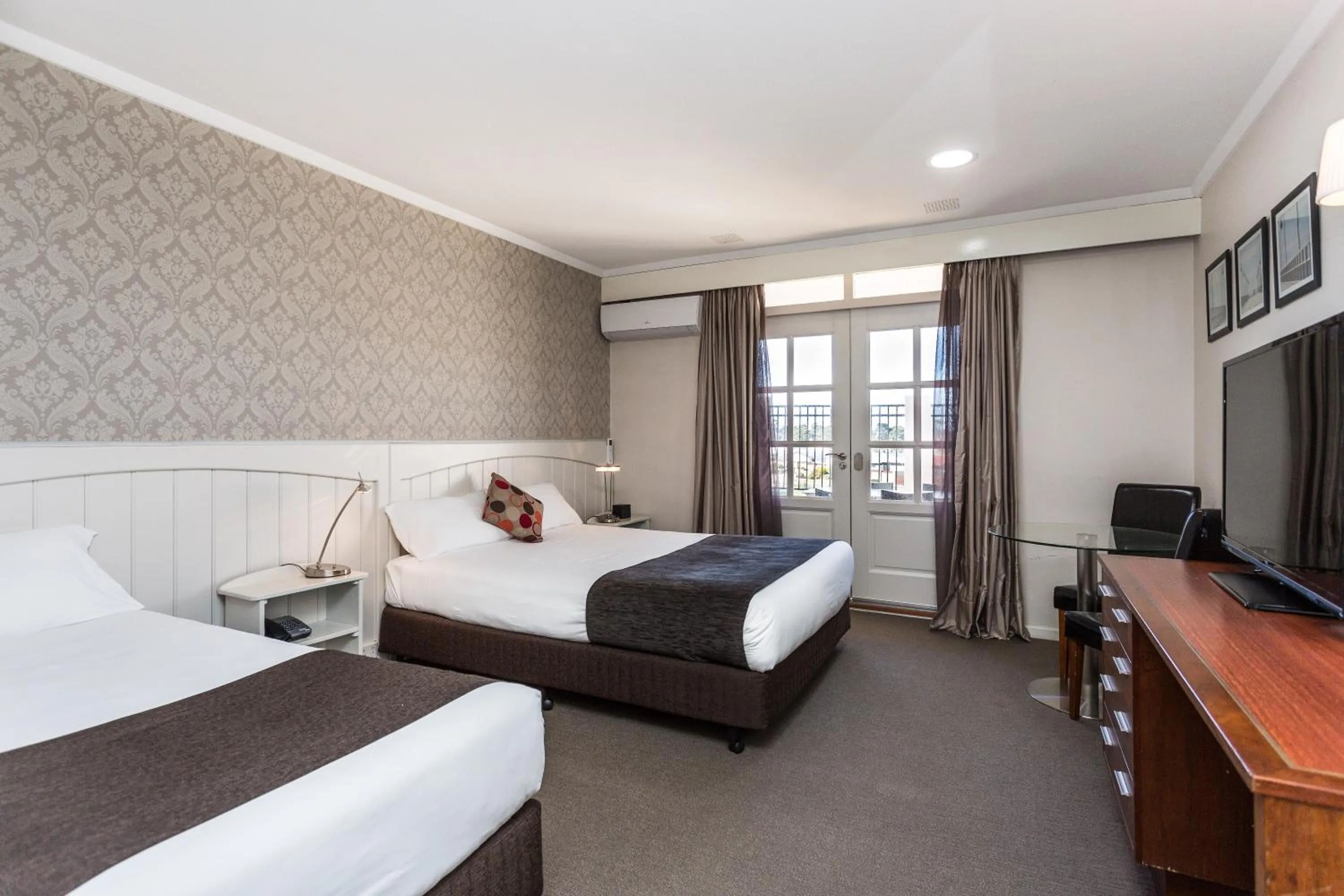 Photo of the whole room, Bed in Country Comfort Amity Motel