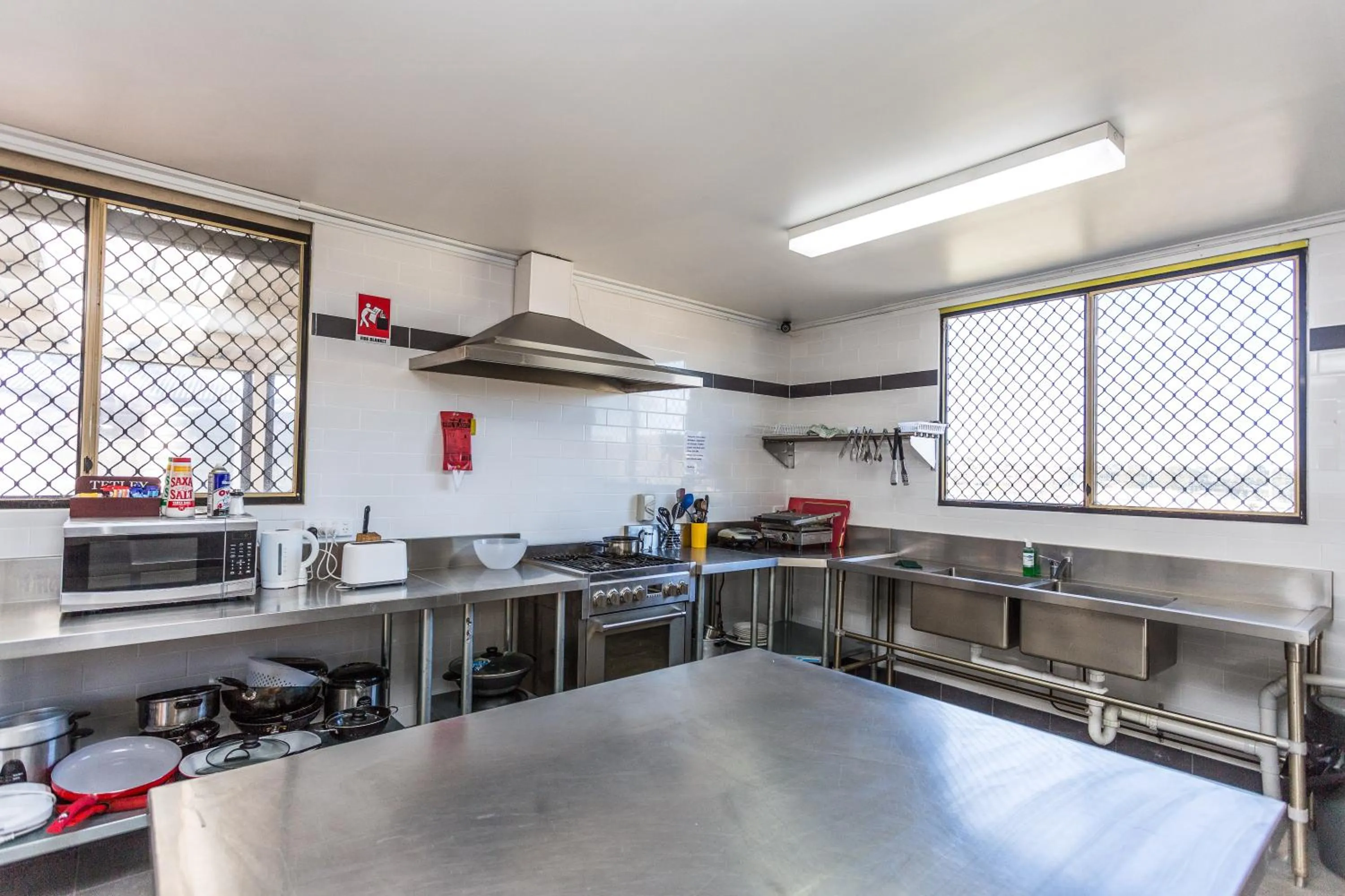 Kitchen or kitchenette in Country Comfort Amity Motel