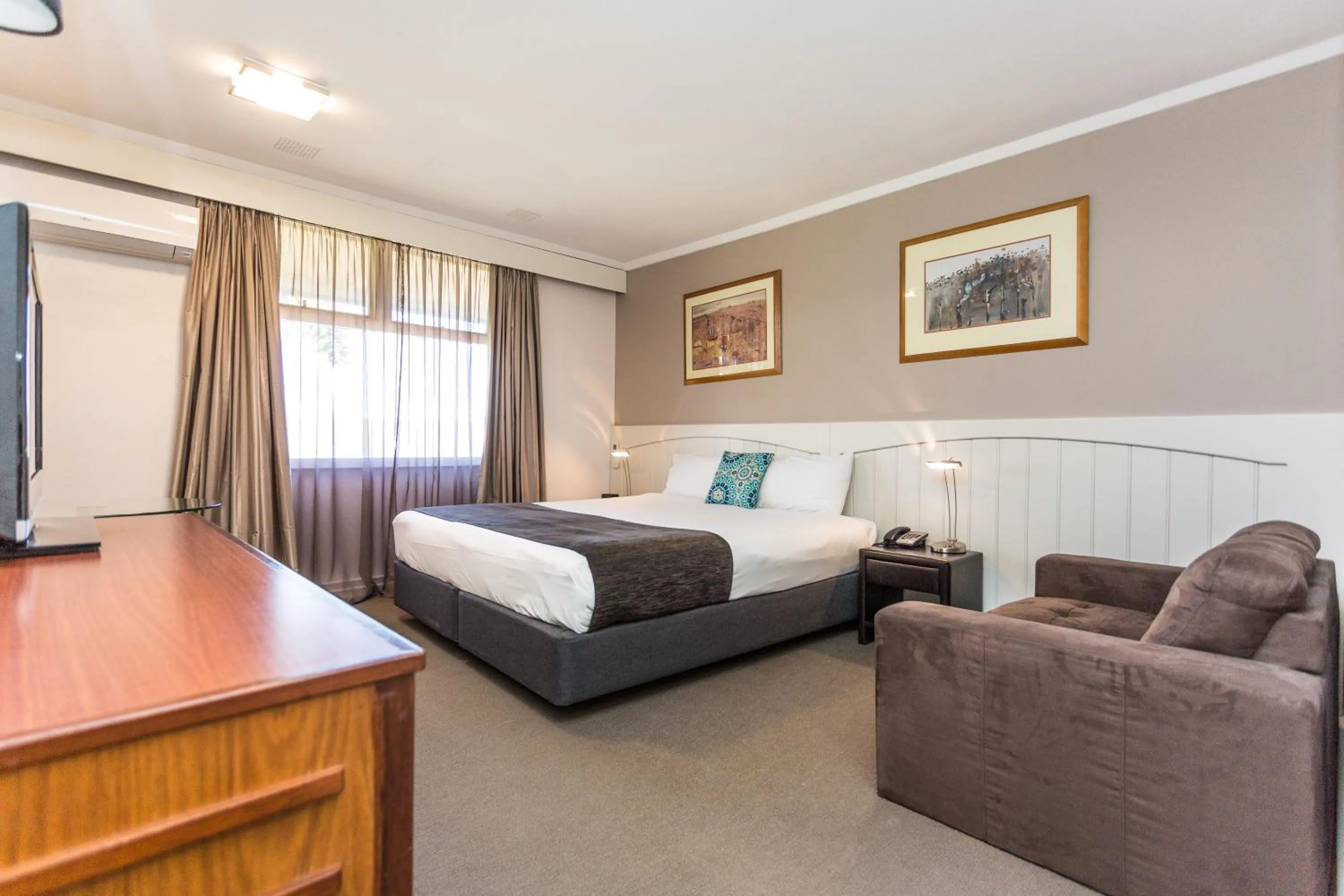 Photo of the whole room, Bed in Country Comfort Amity Motel