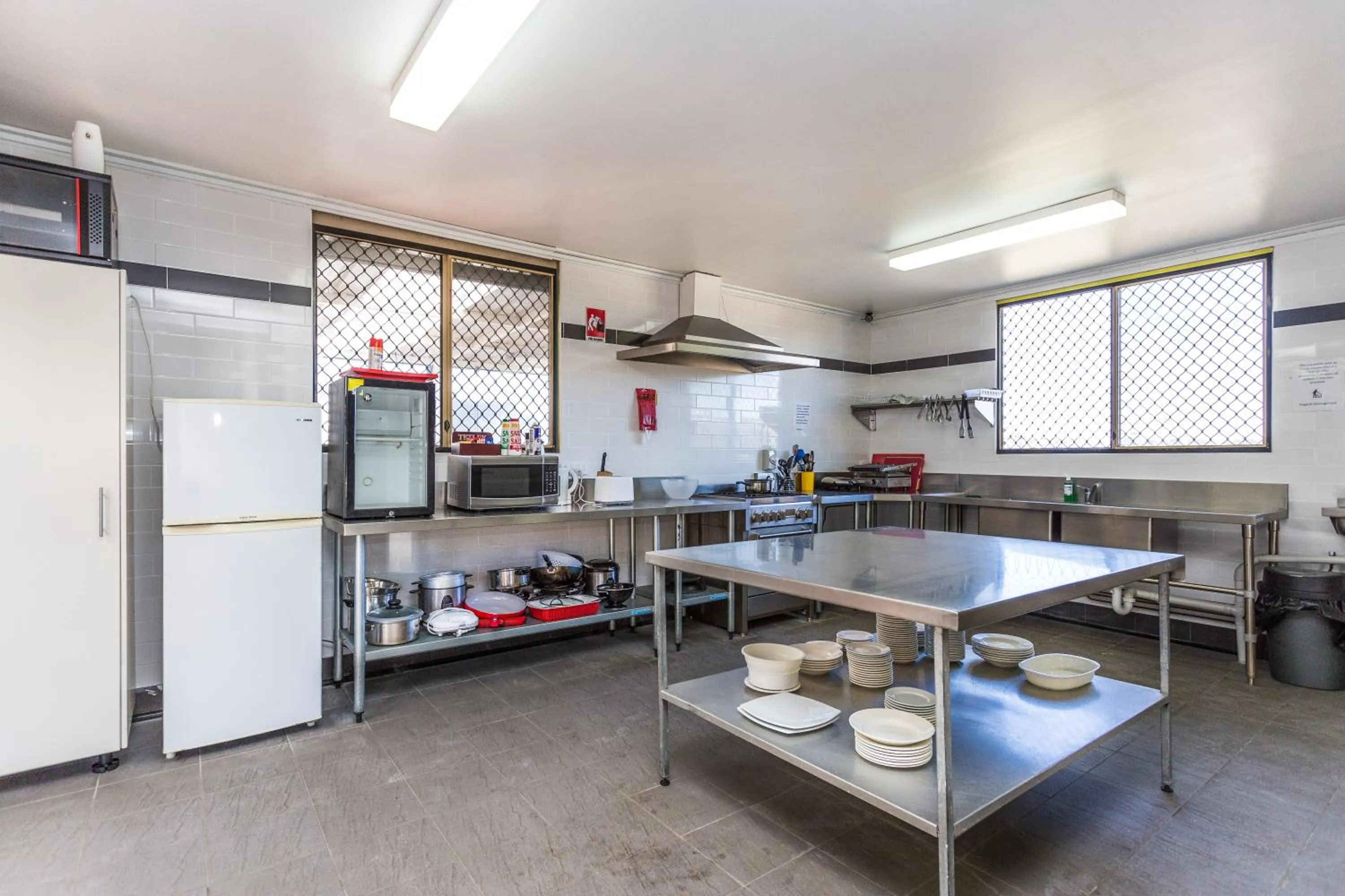 Kitchen or kitchenette in Country Comfort Amity Motel