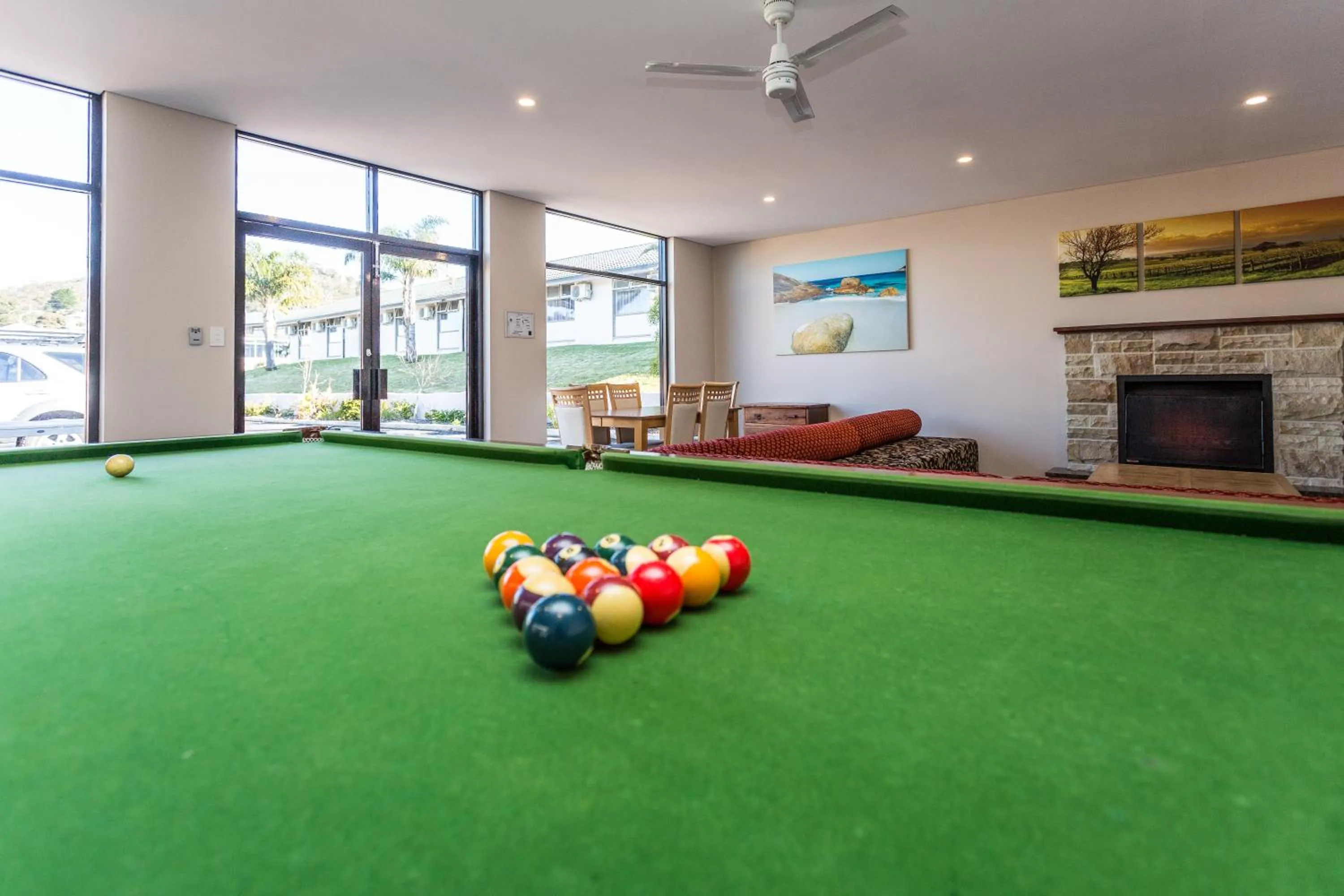 Billiard in Country Comfort Amity Motel