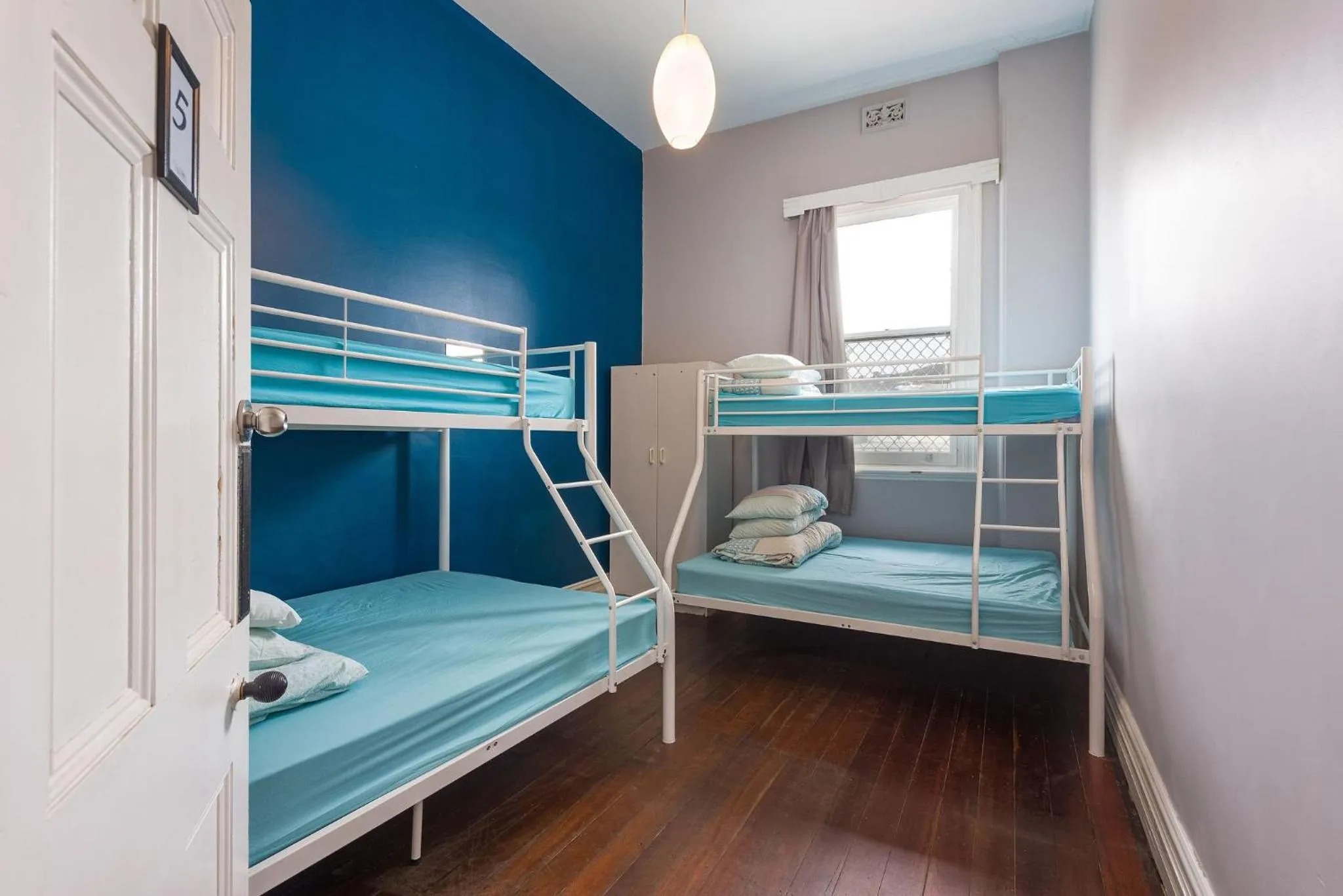 Bed in 1849 Backpackers Albany