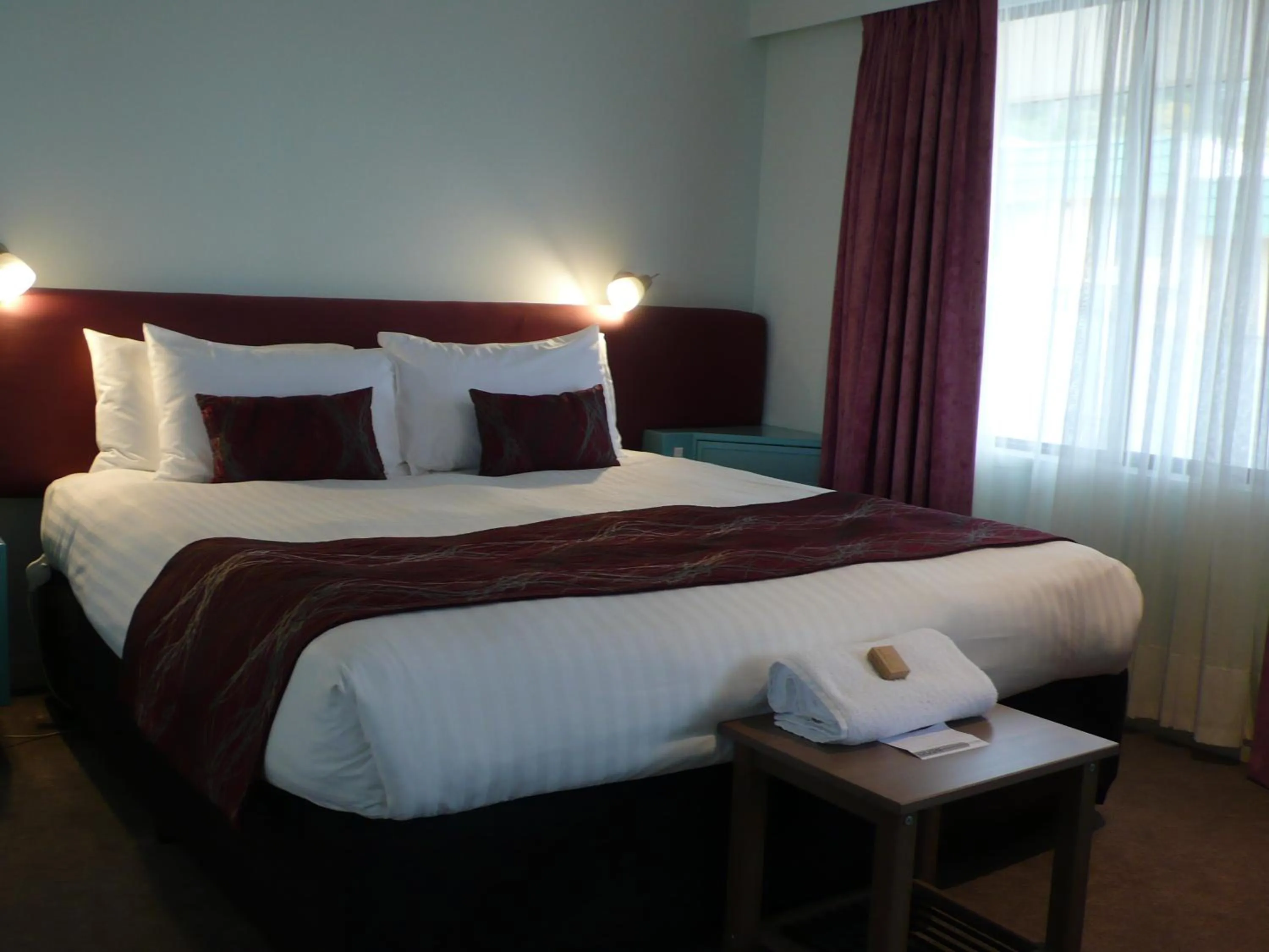 Bed in SureStay Hotel by Best Western The Clarence on Melville