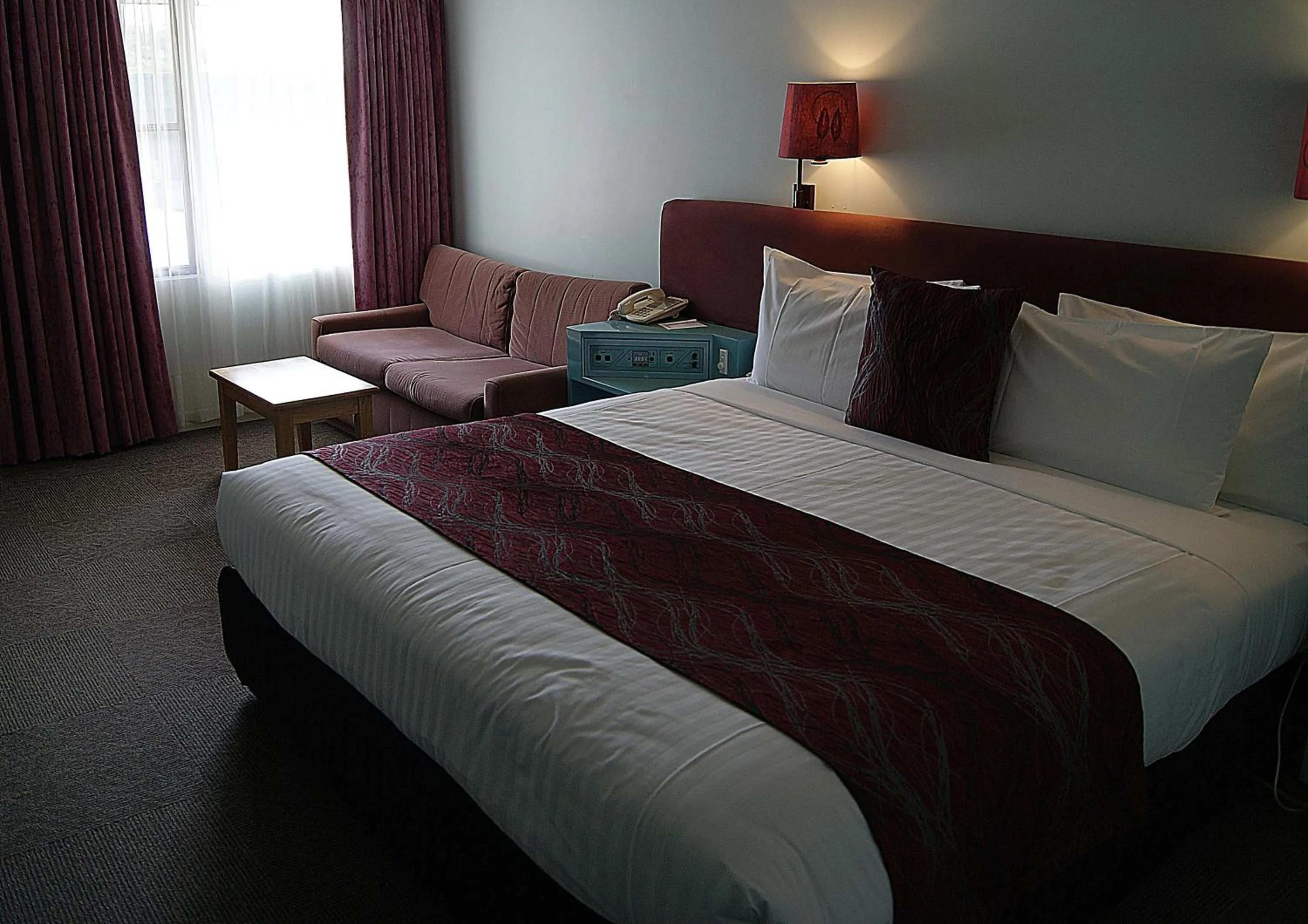 Bed in SureStay Hotel by Best Western The Clarence on Melville