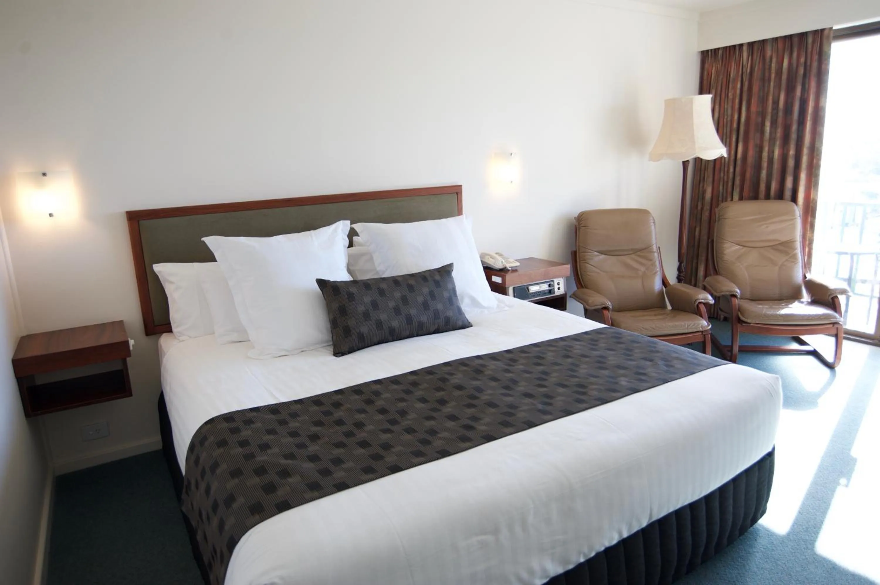 Bed in SureStay Hotel by Best Western The Clarence on Melville