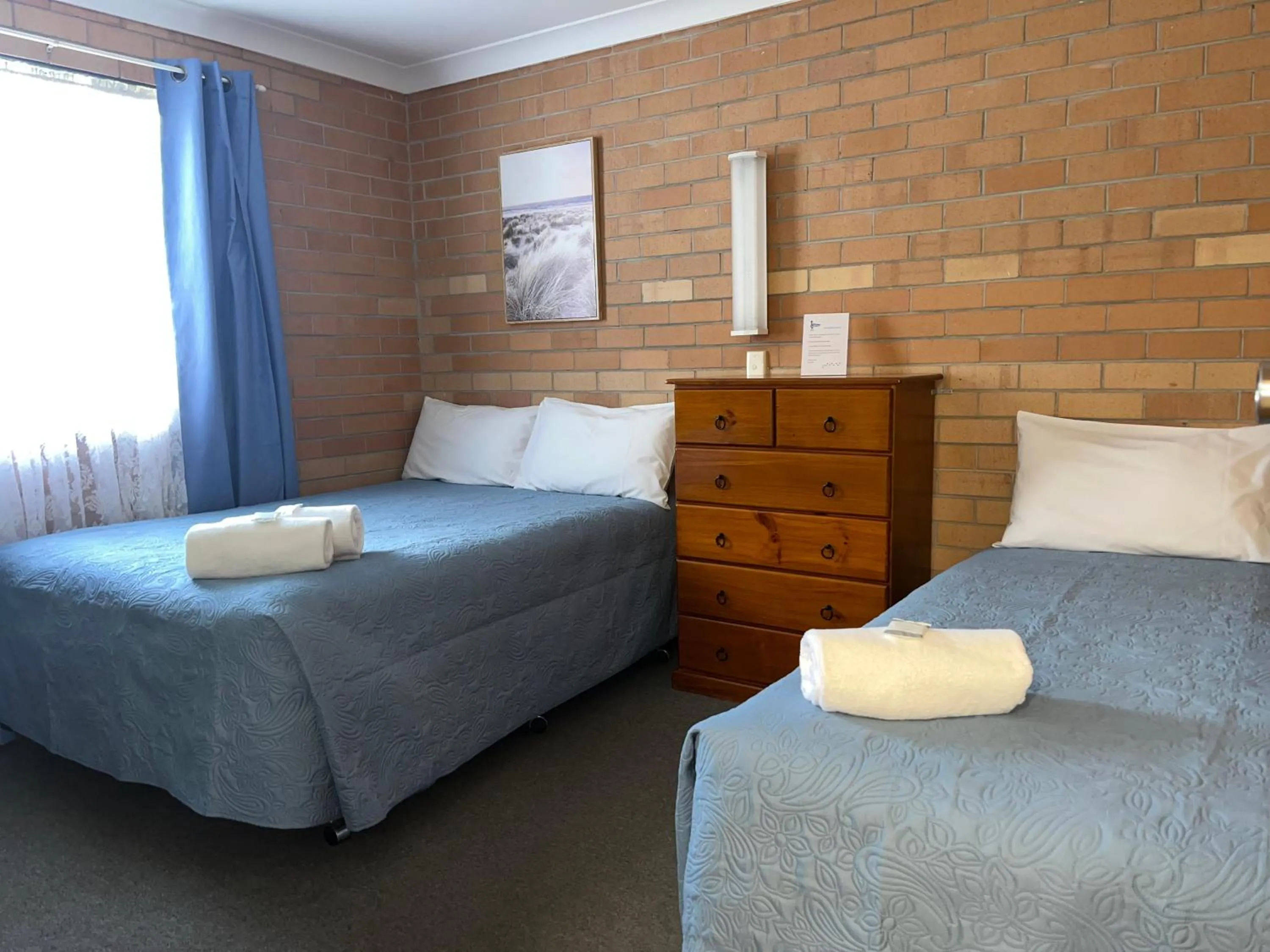 Bed in Emu Beach Chalets
