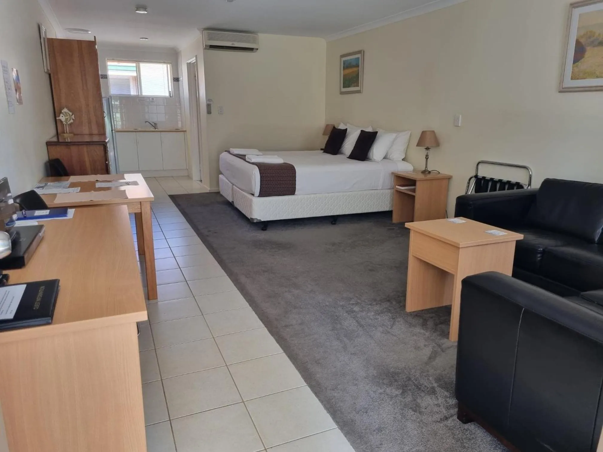 Living room in Emu Point Motel