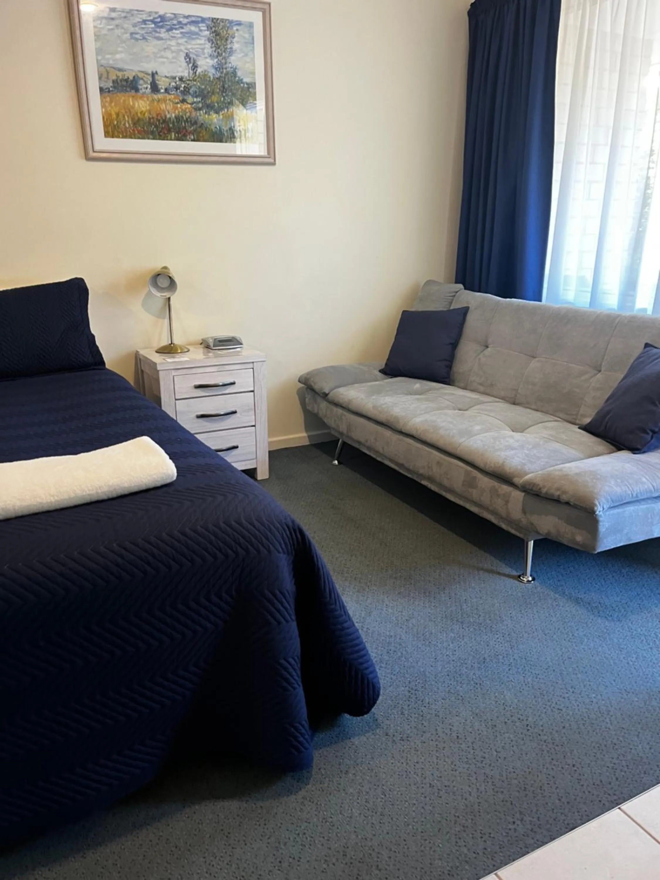 Bed in Emu Point Motel