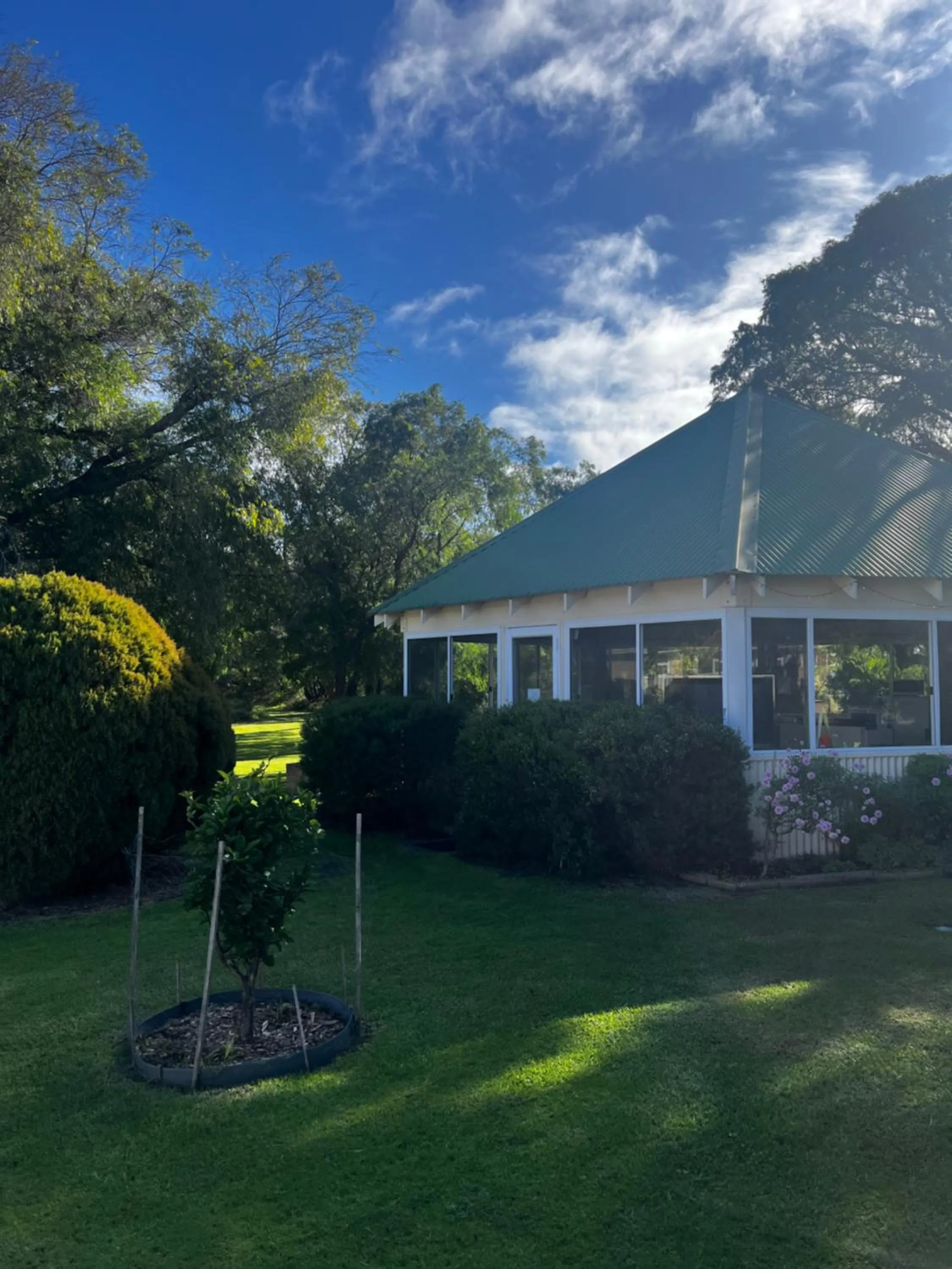 BBQ facilities in Emu Point Motel