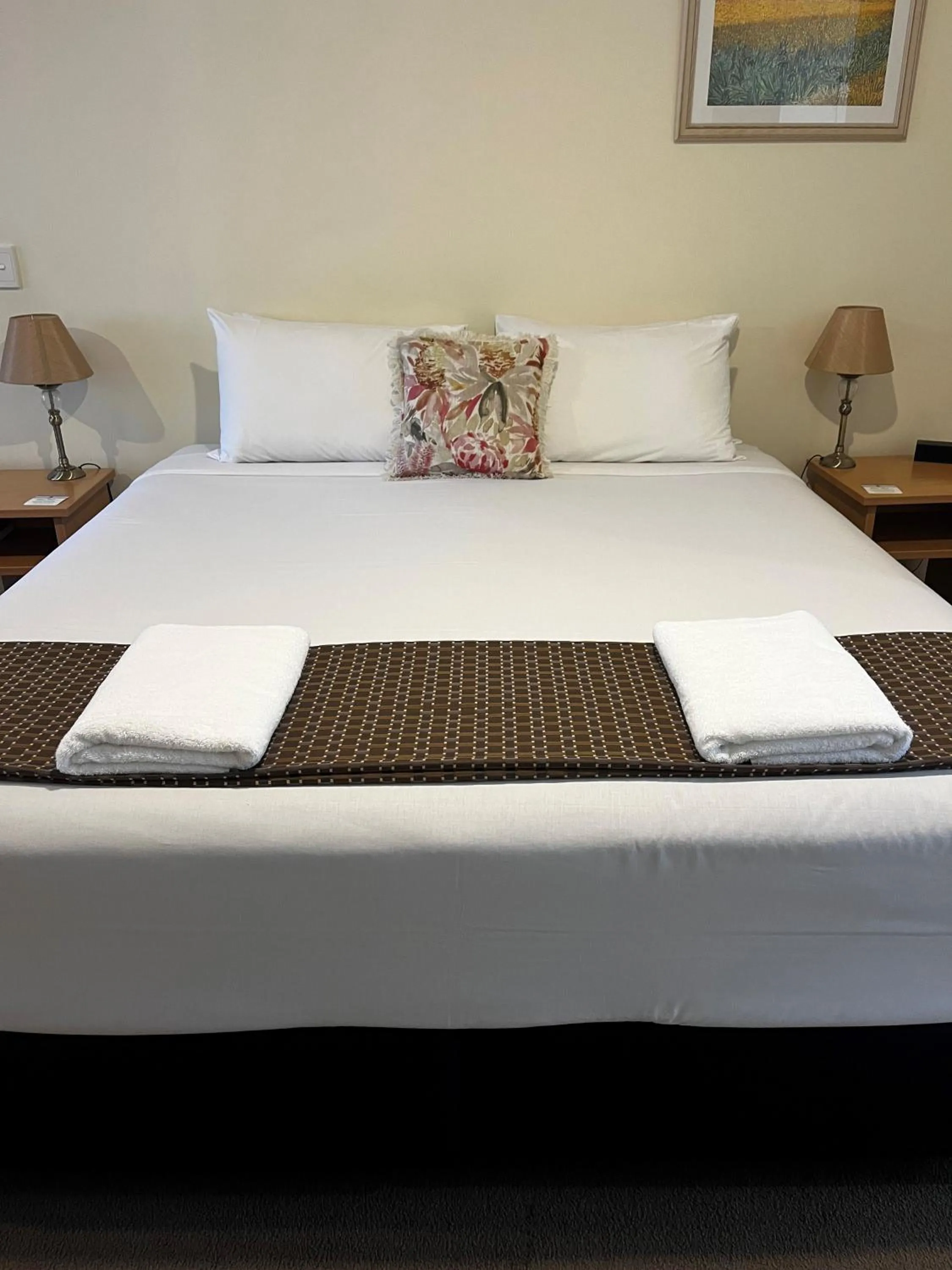 Bed in Emu Point Motel