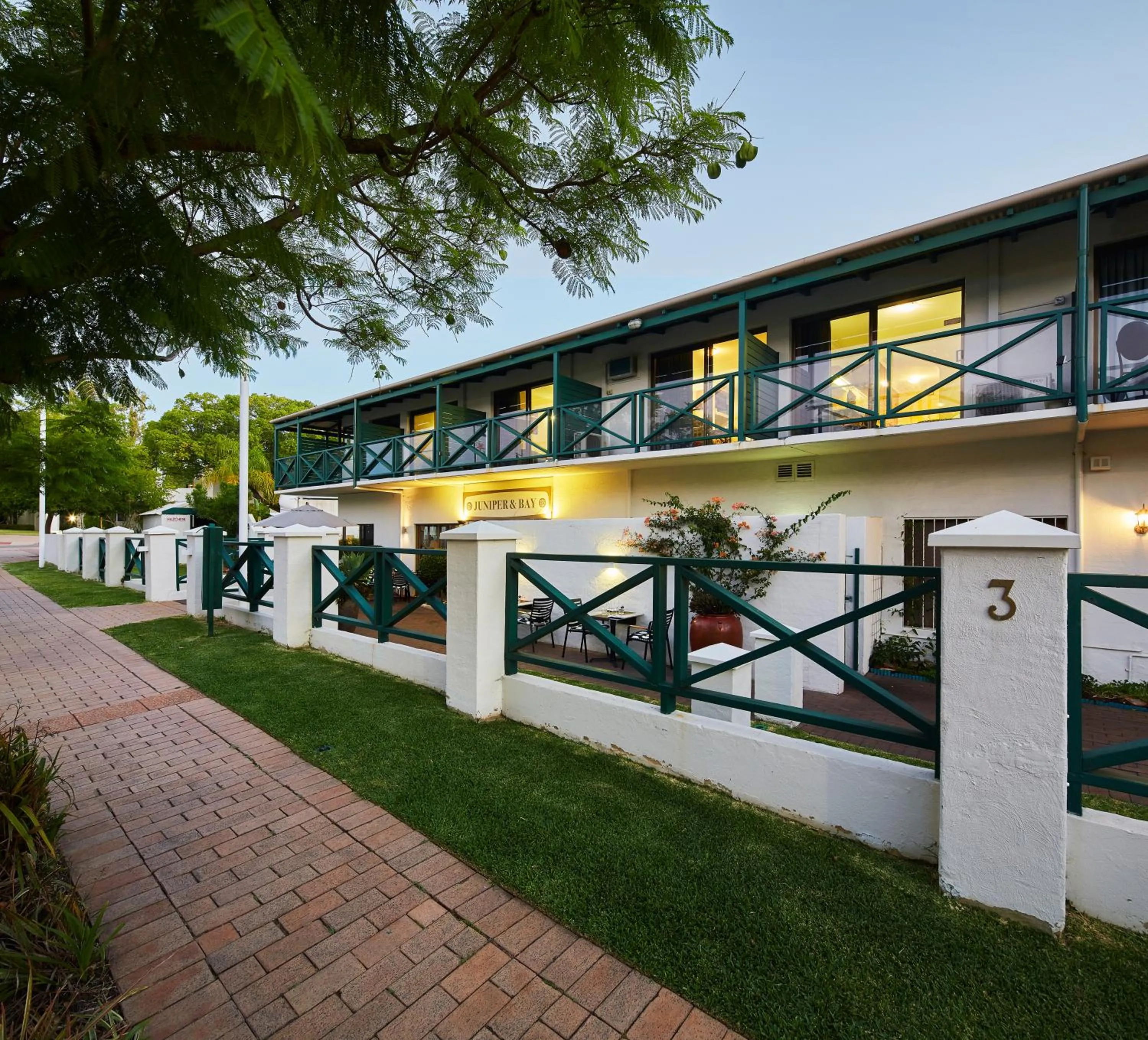 Facade/entrance in Windsor Lodge