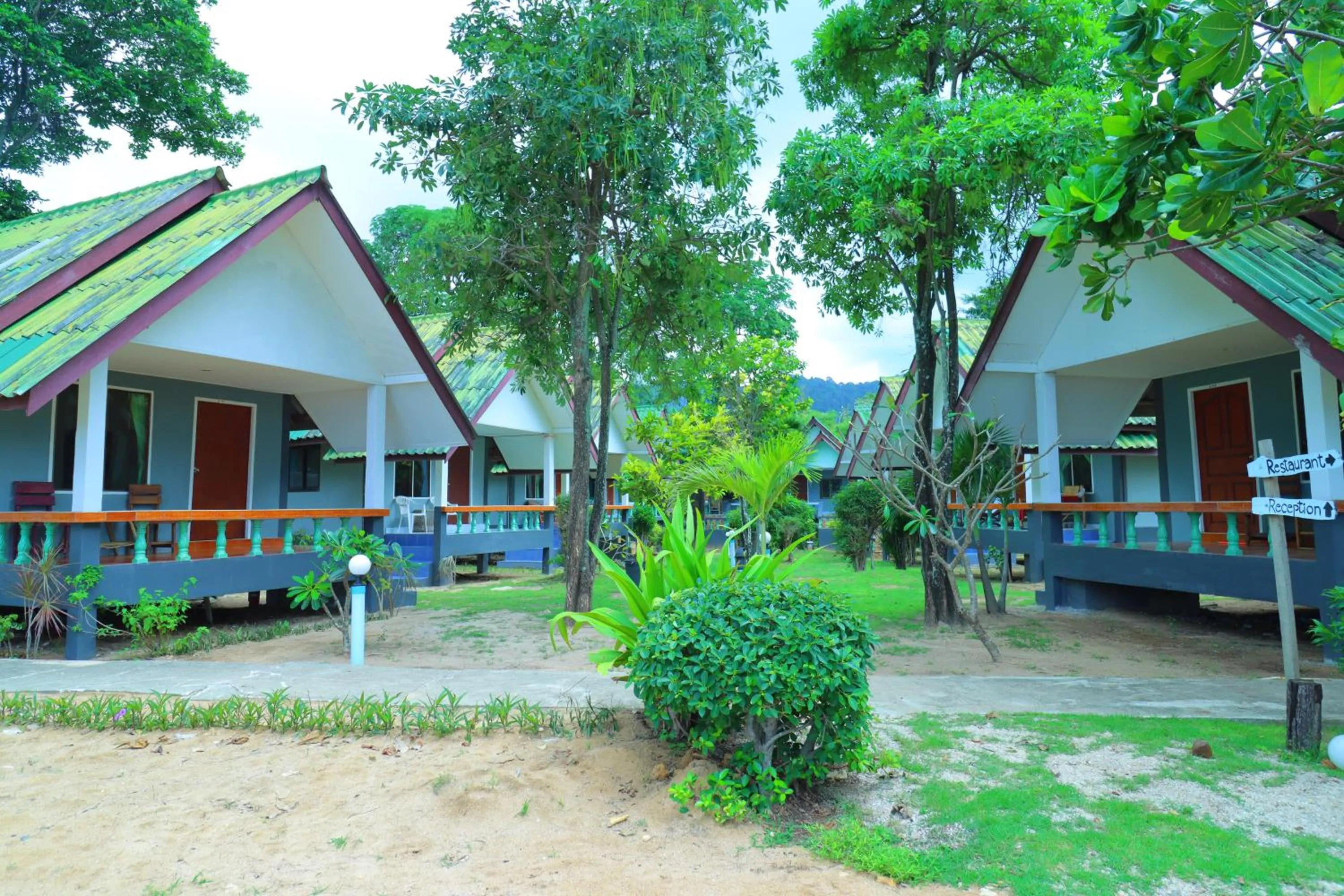 Property building in Lanta Palm Beach Resort , Beach Bungalow - Koh Lanta