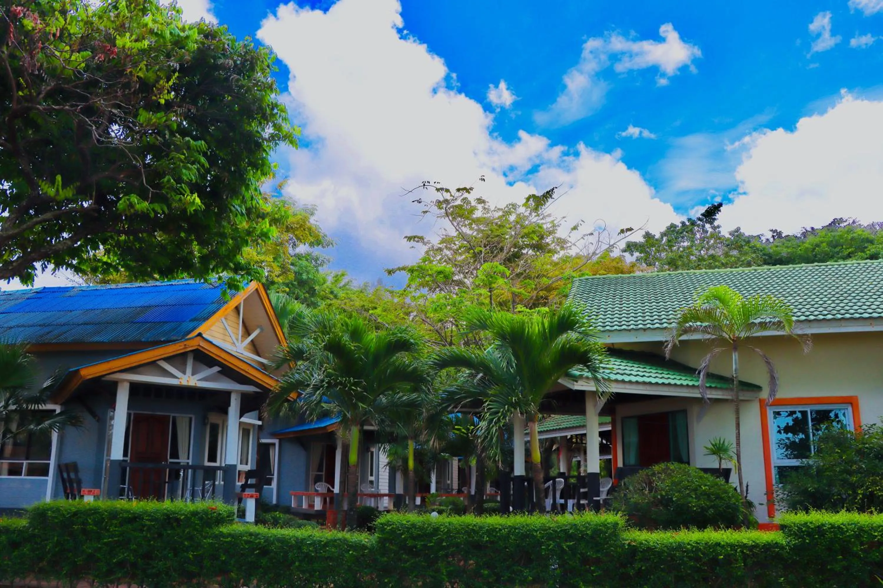 Property building in Lanta Palm Beach Resort , Beach Bungalow - Koh Lanta