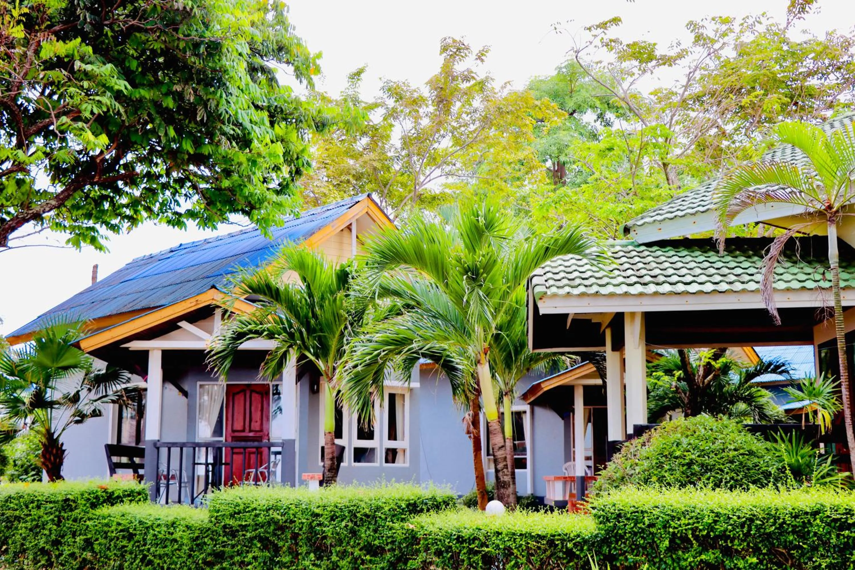 Property building in Lanta Palm Beach Resort , Beach Bungalow - Koh Lanta