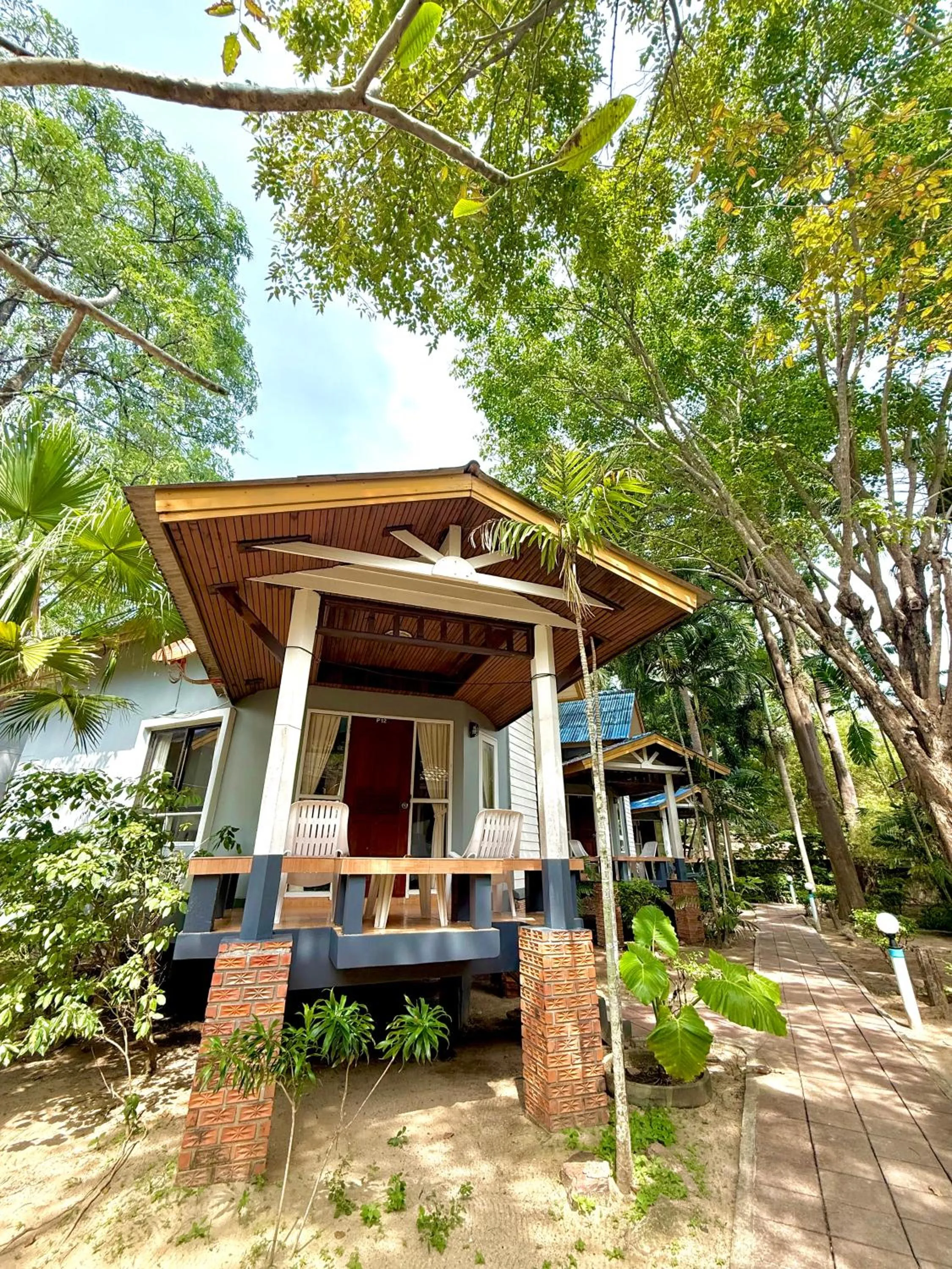 Lanta Palm Beach Resort , Beach Bungalow - Koh Lanta