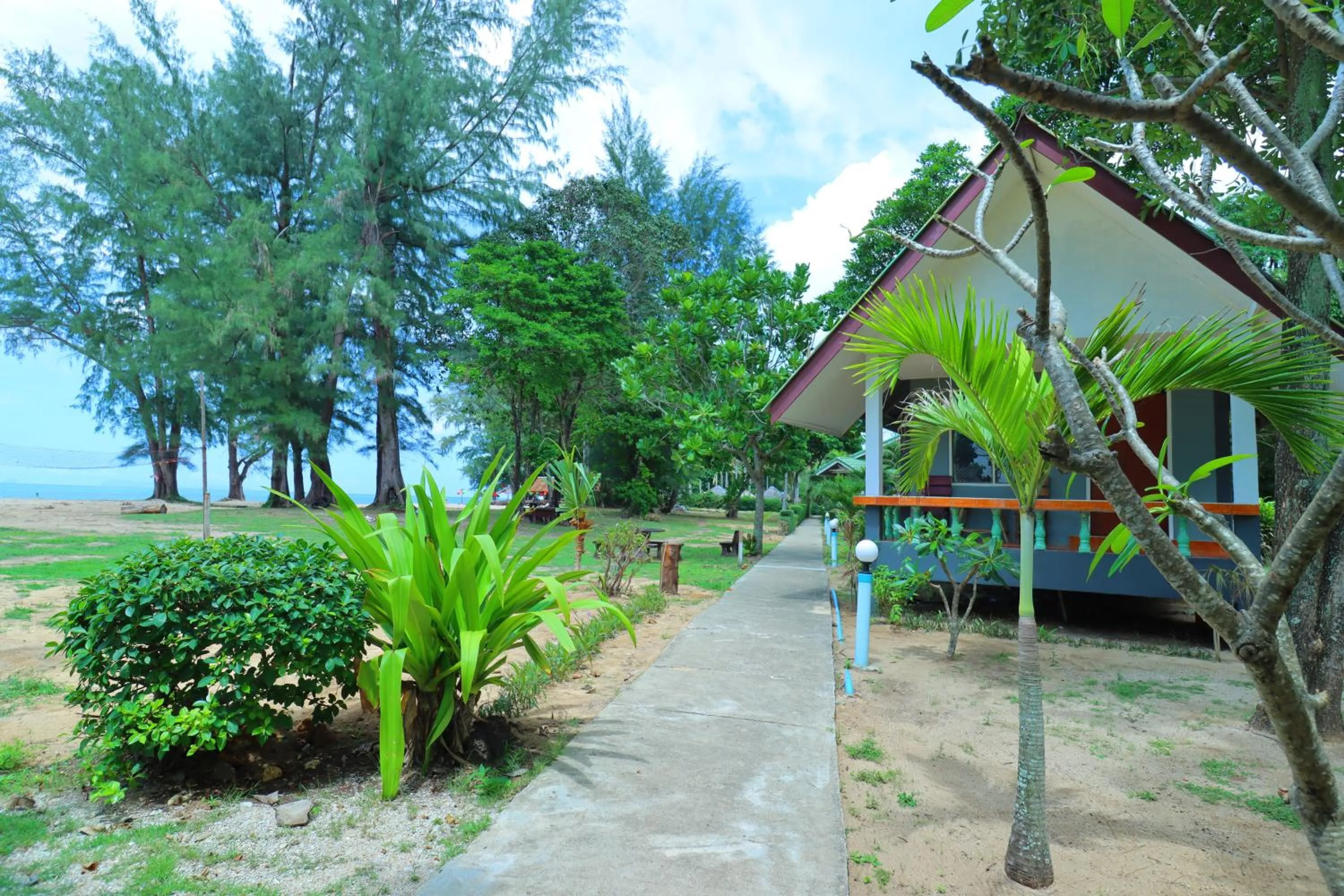 Property building in Lanta Palm Beach Resort , Beach Bungalow - Koh Lanta