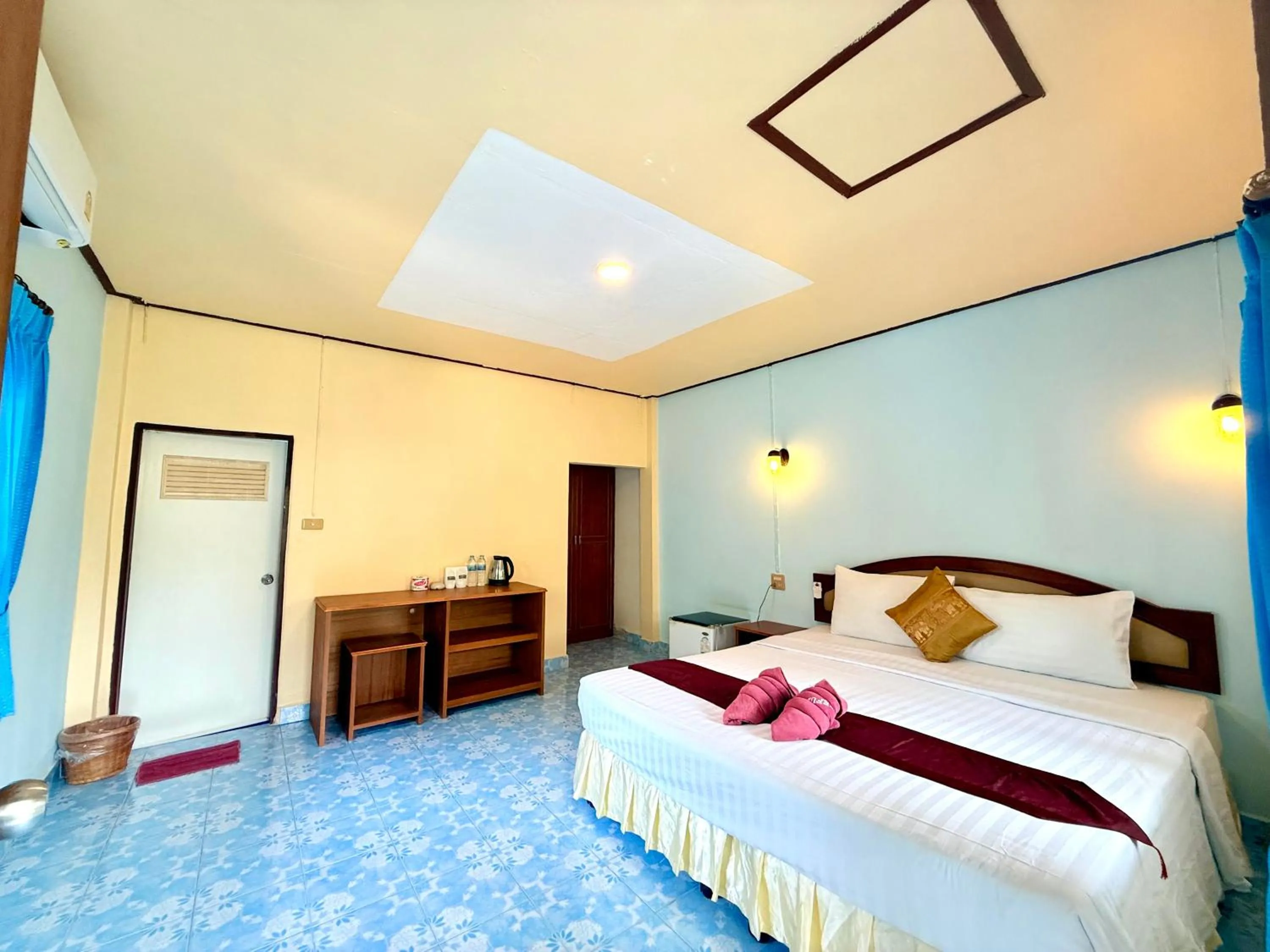 Bed in Lanta Palm Beach Resort , Beach Bungalow - Koh Lanta