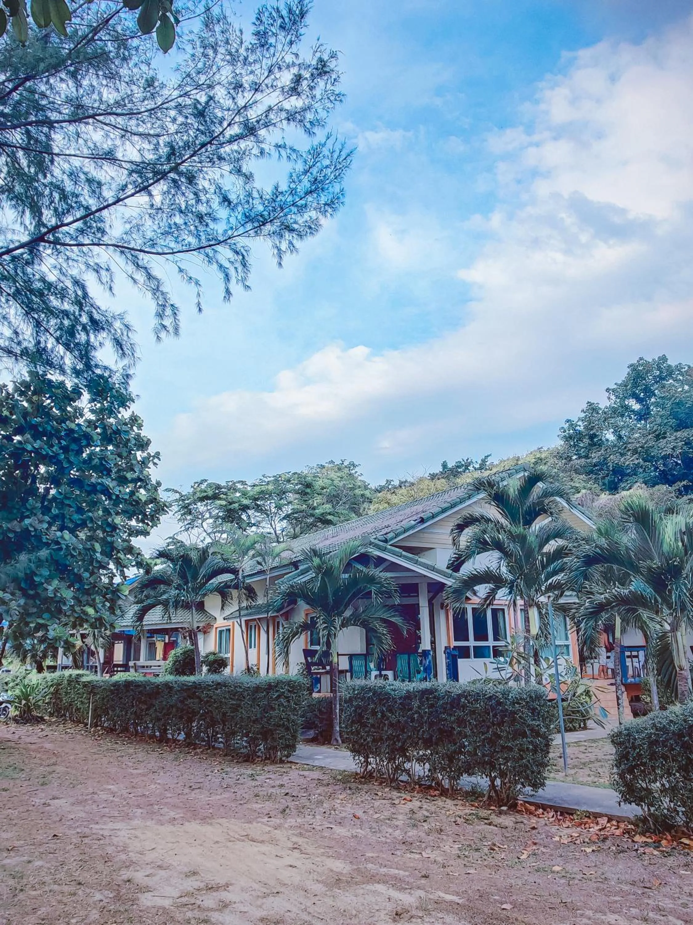 Property building in Lanta Palm Beach Resort , Beach Bungalow - Koh Lanta