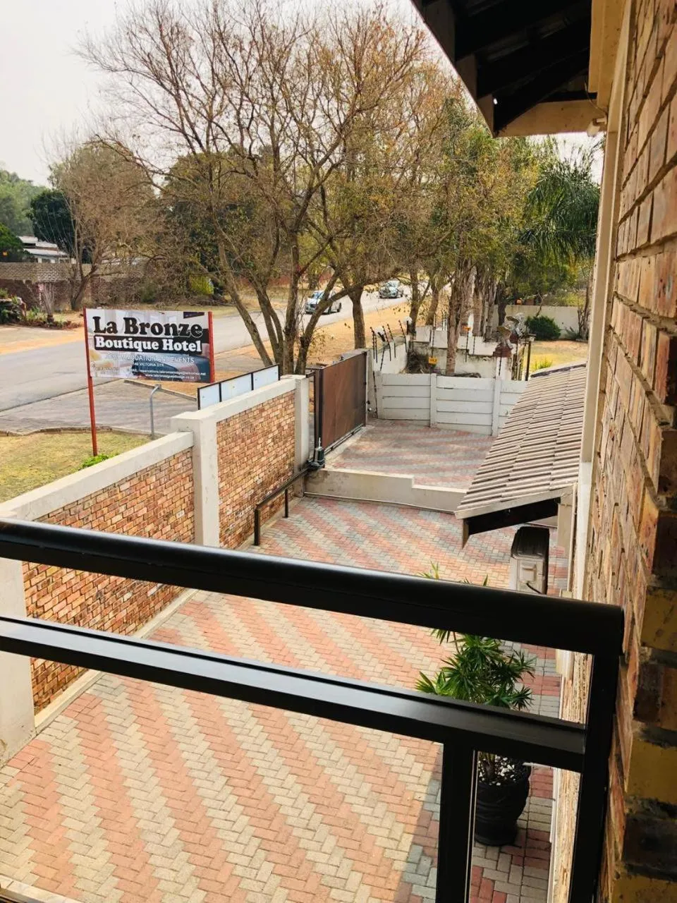 Street view in La Bronze Guest Lodge