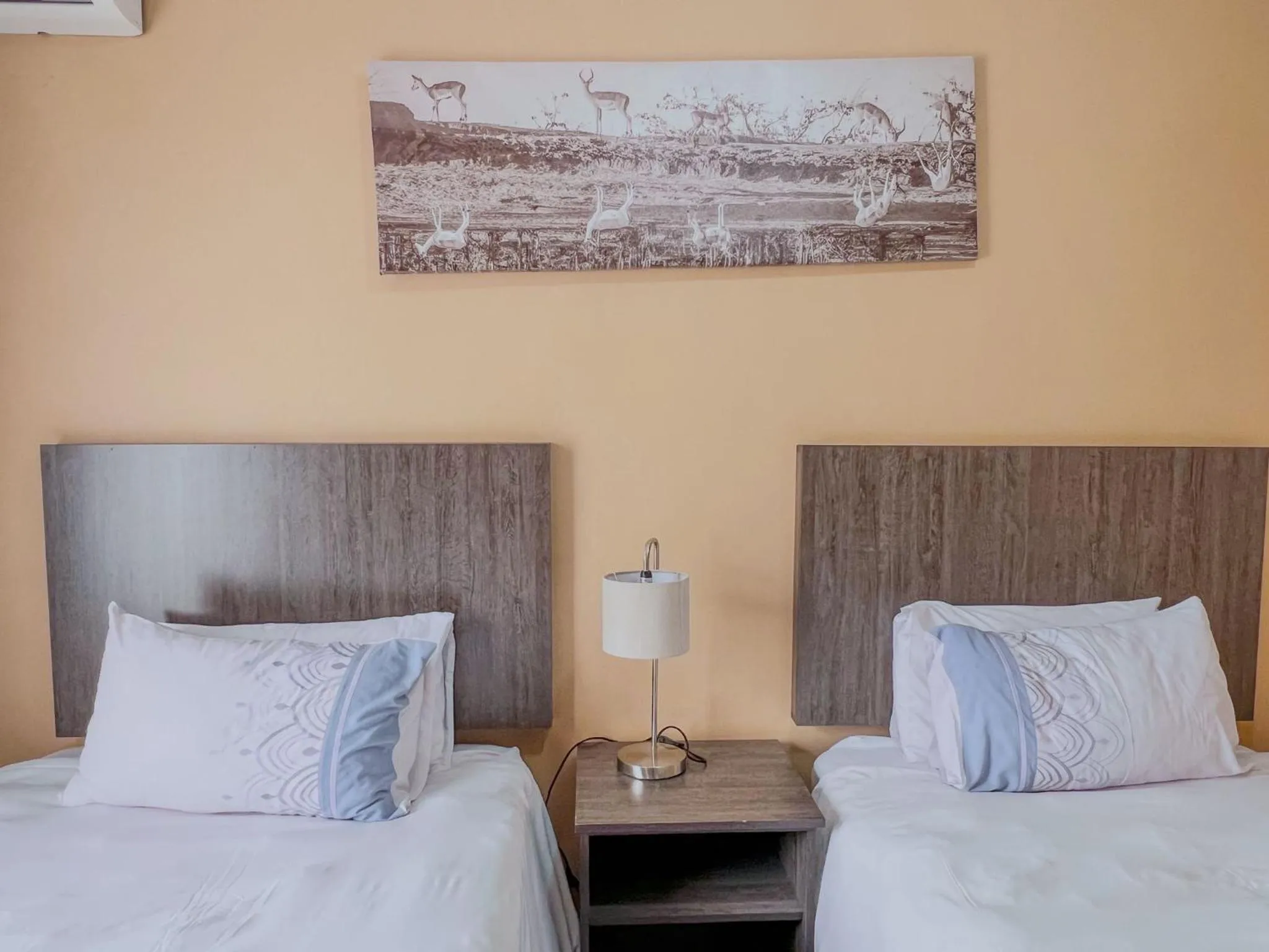 Bed in La Bronze Guest Lodge