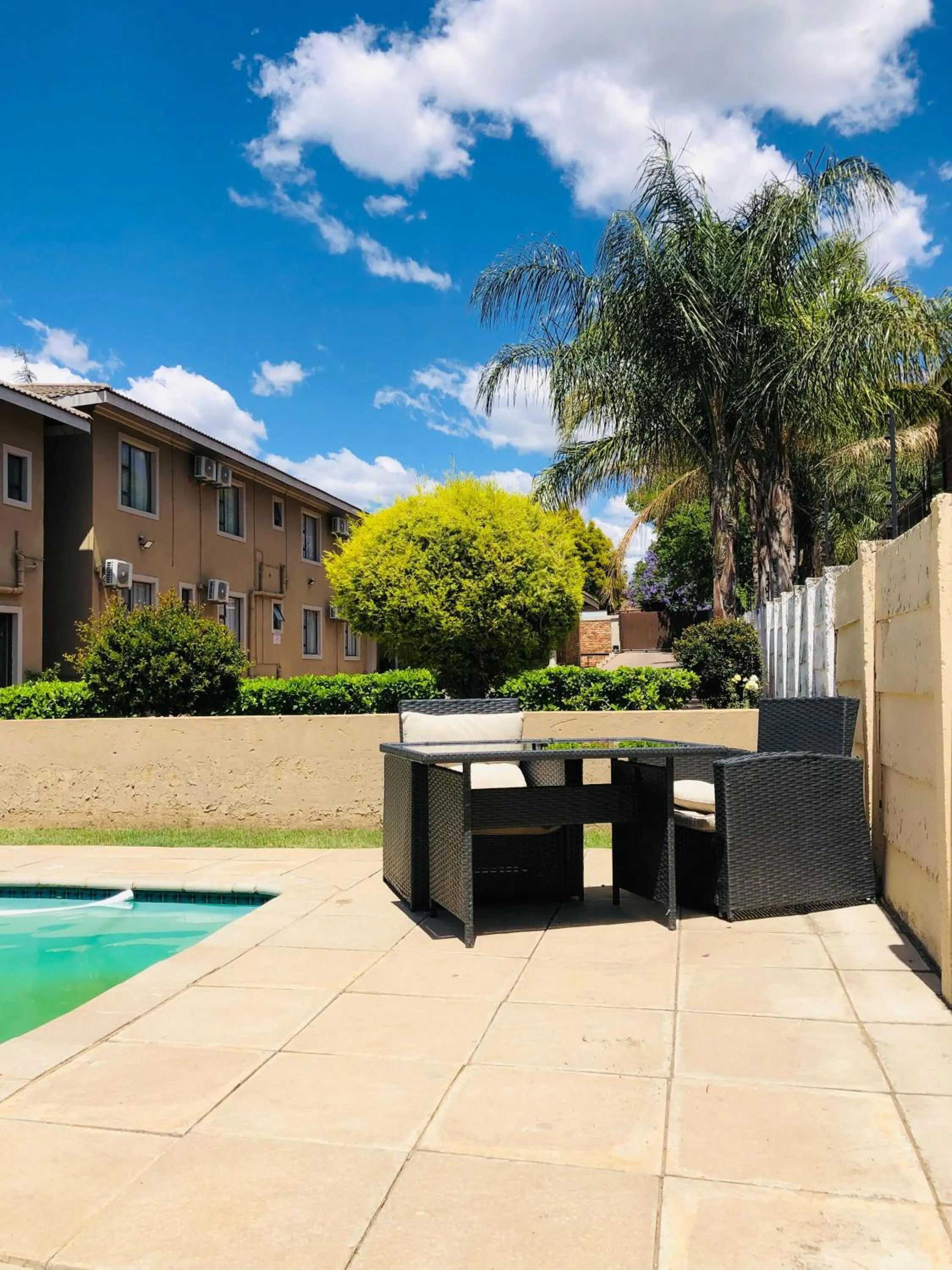 La Bronze Guest Lodge