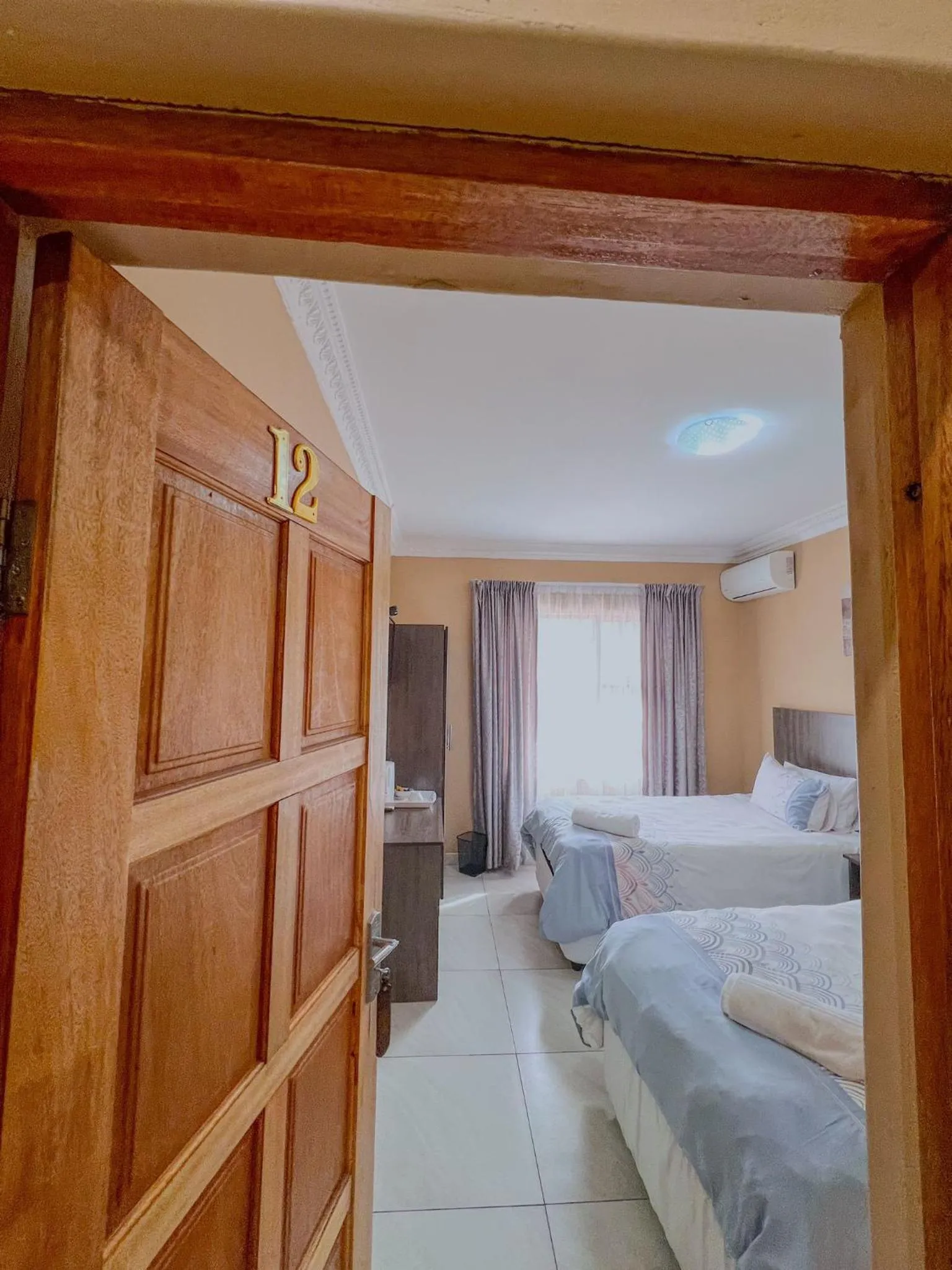 Bed in La Bronze Guest Lodge