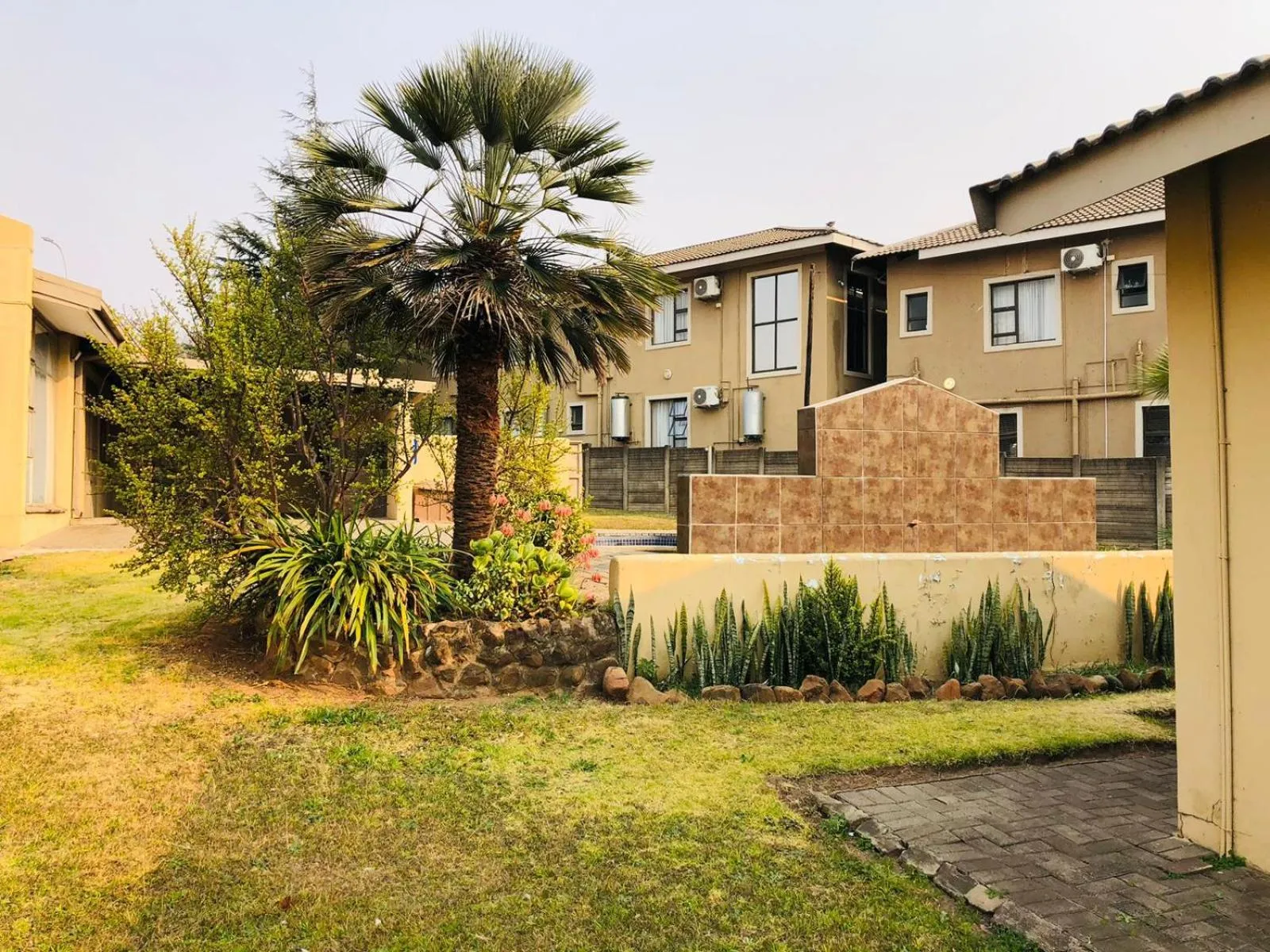 Garden in La Bronze Guest Lodge