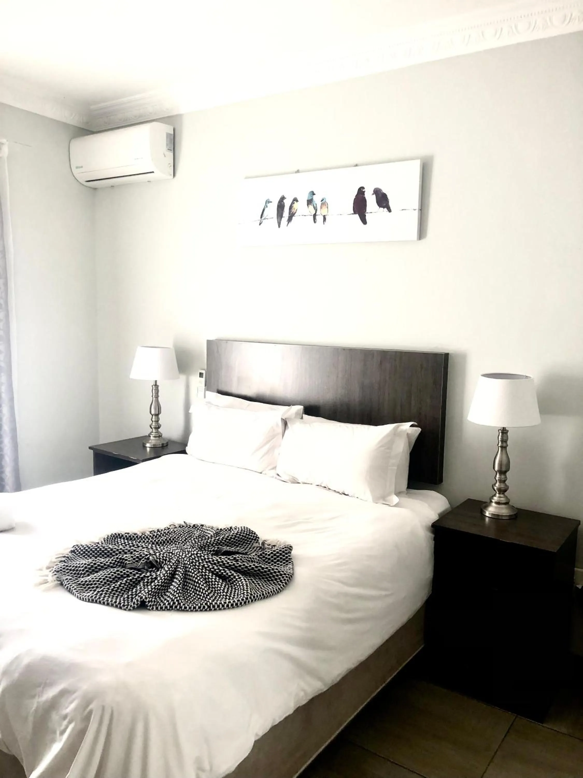 Bed in La Bronze Guest Lodge