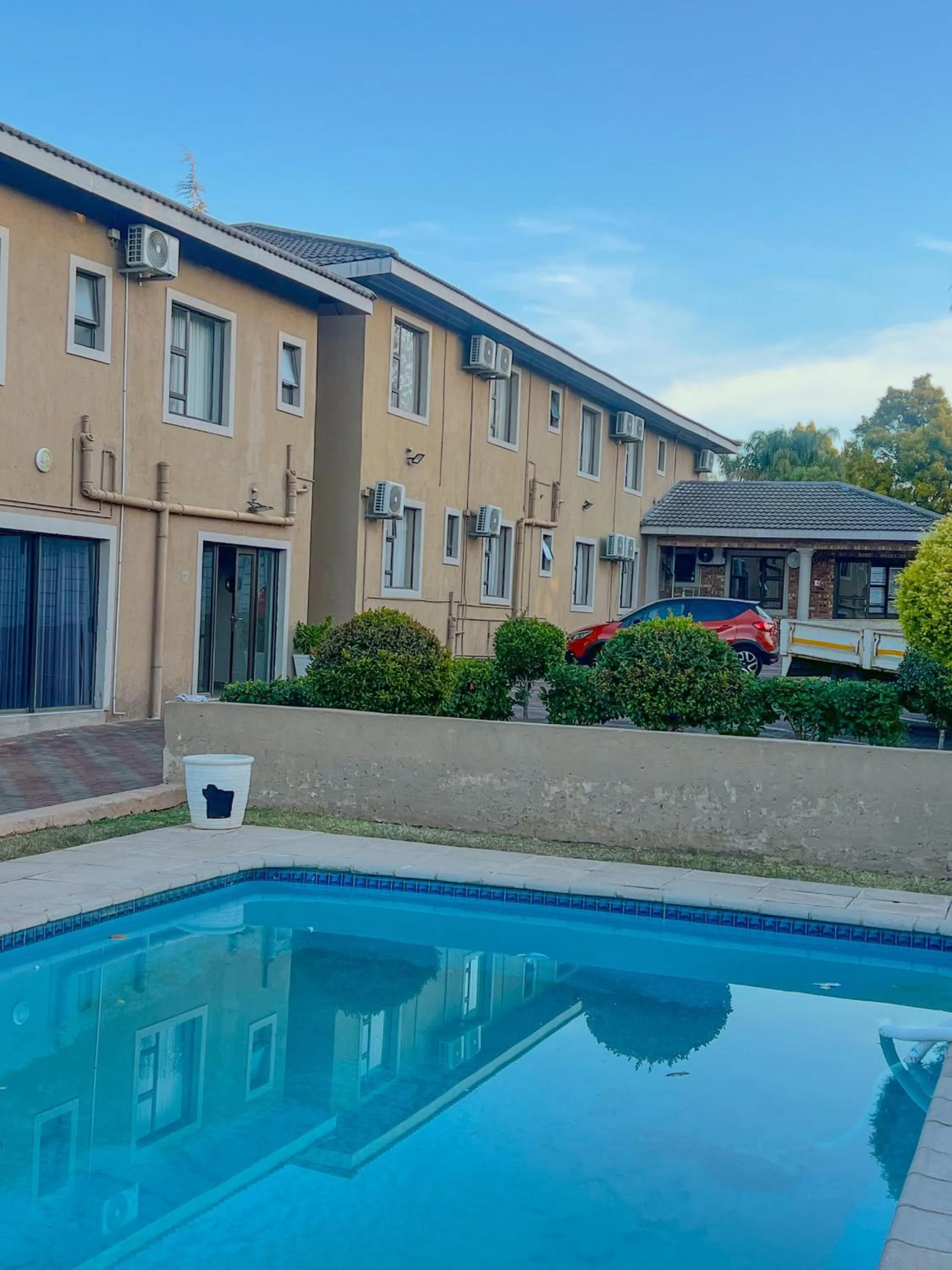 Swimming pool in La Bronze Guest Lodge