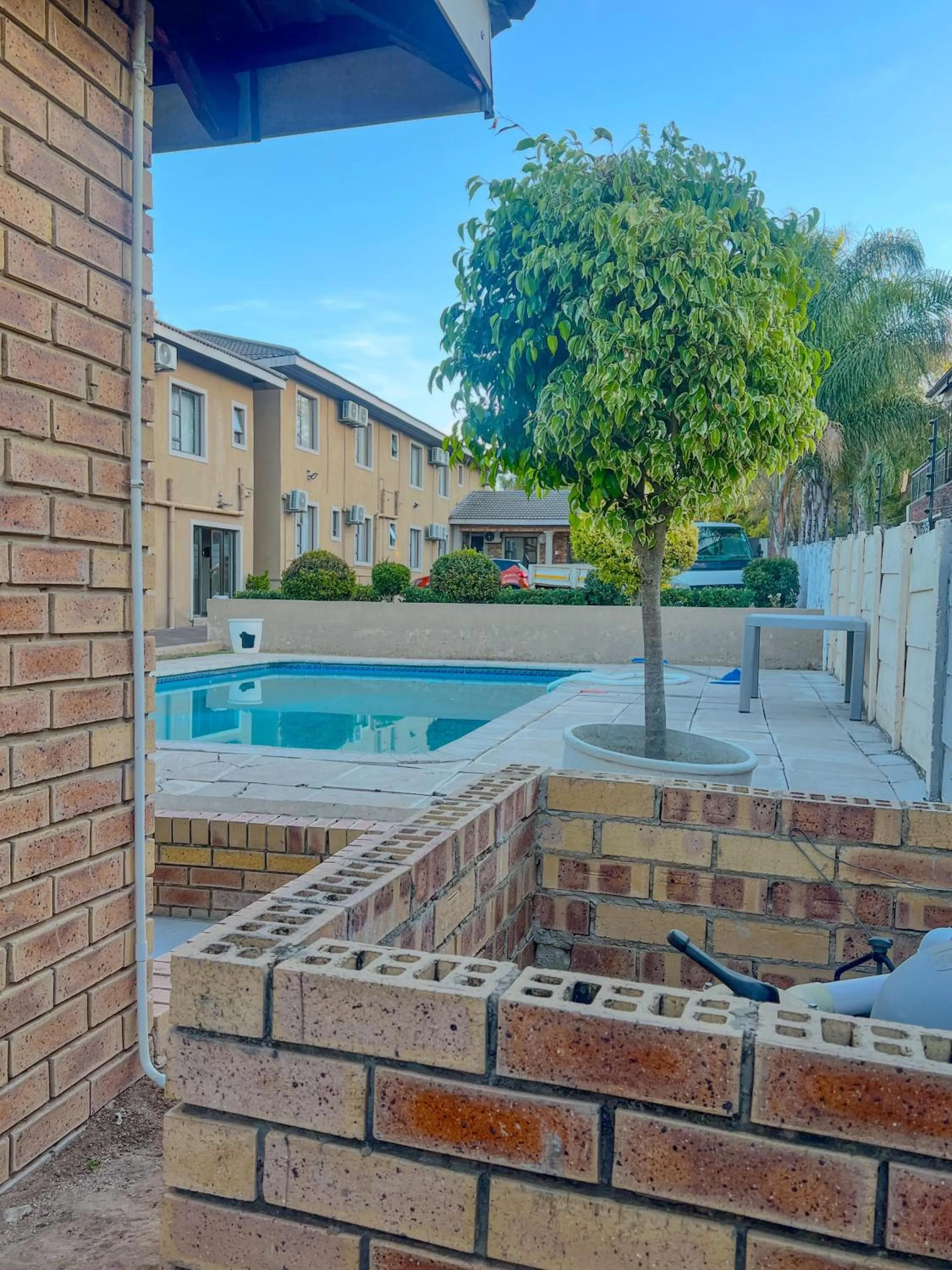Swimming pool in La Bronze Guest Lodge