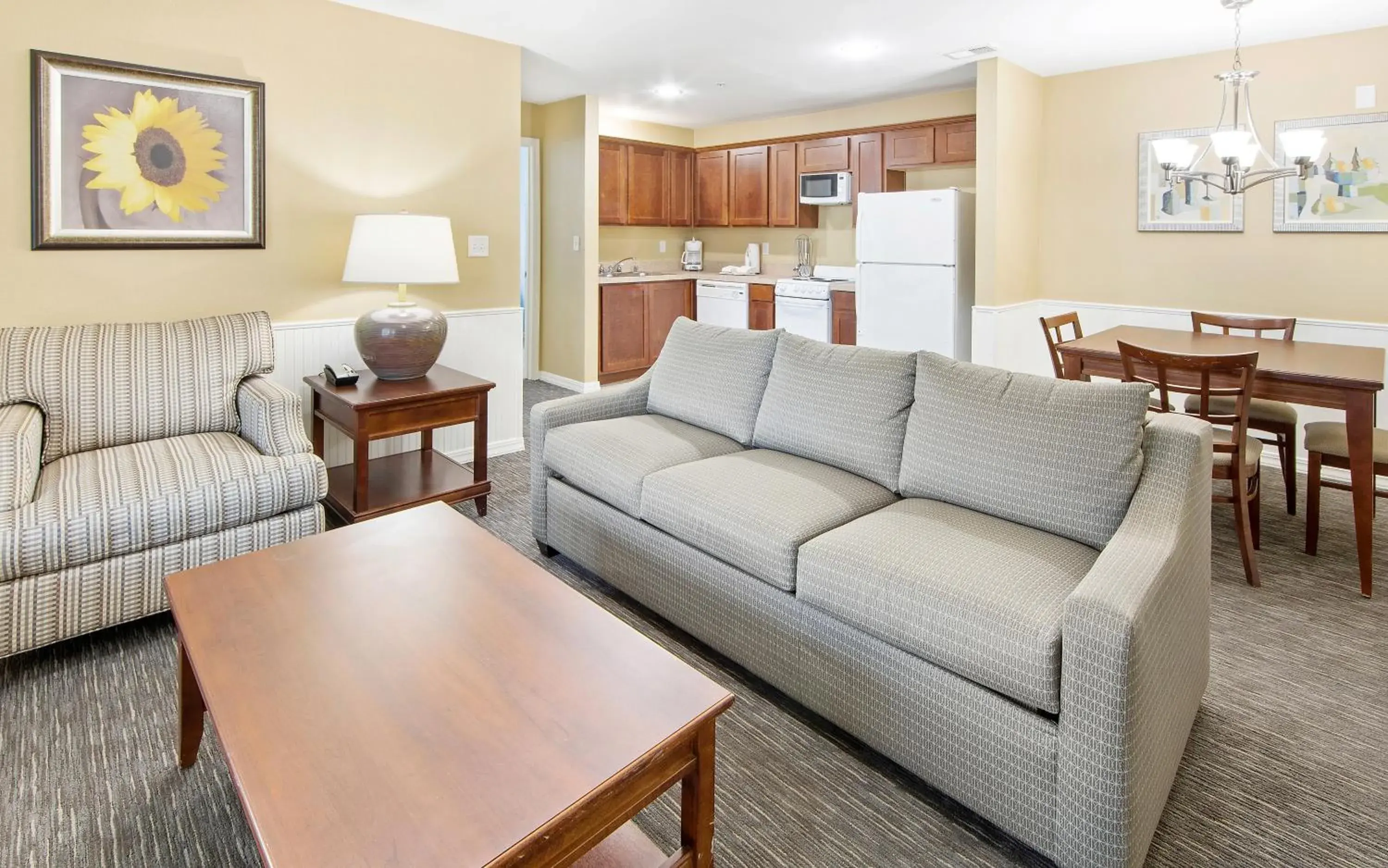 One-Bedroom Villa Lodge with Queen Bed in Holiday Inn Club Vacations Holiday Hills Resort at Branson One-Bedroom Villa Lodge with Queen Bed in Holiday Inn Club Vacations Holiday Hills Resort at Branson