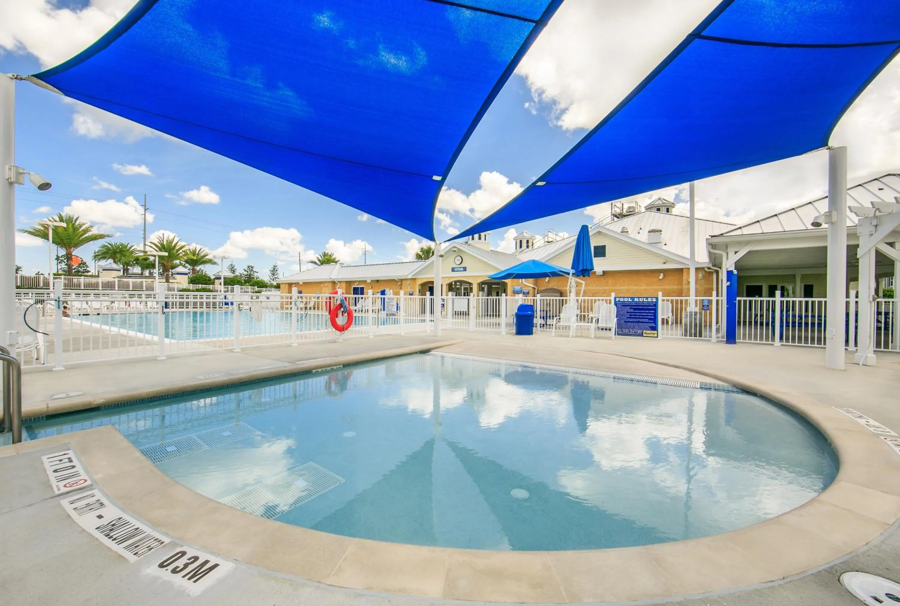 Swimming pool in Holiday Inn Club Vacations - Orlando Breeze Resort