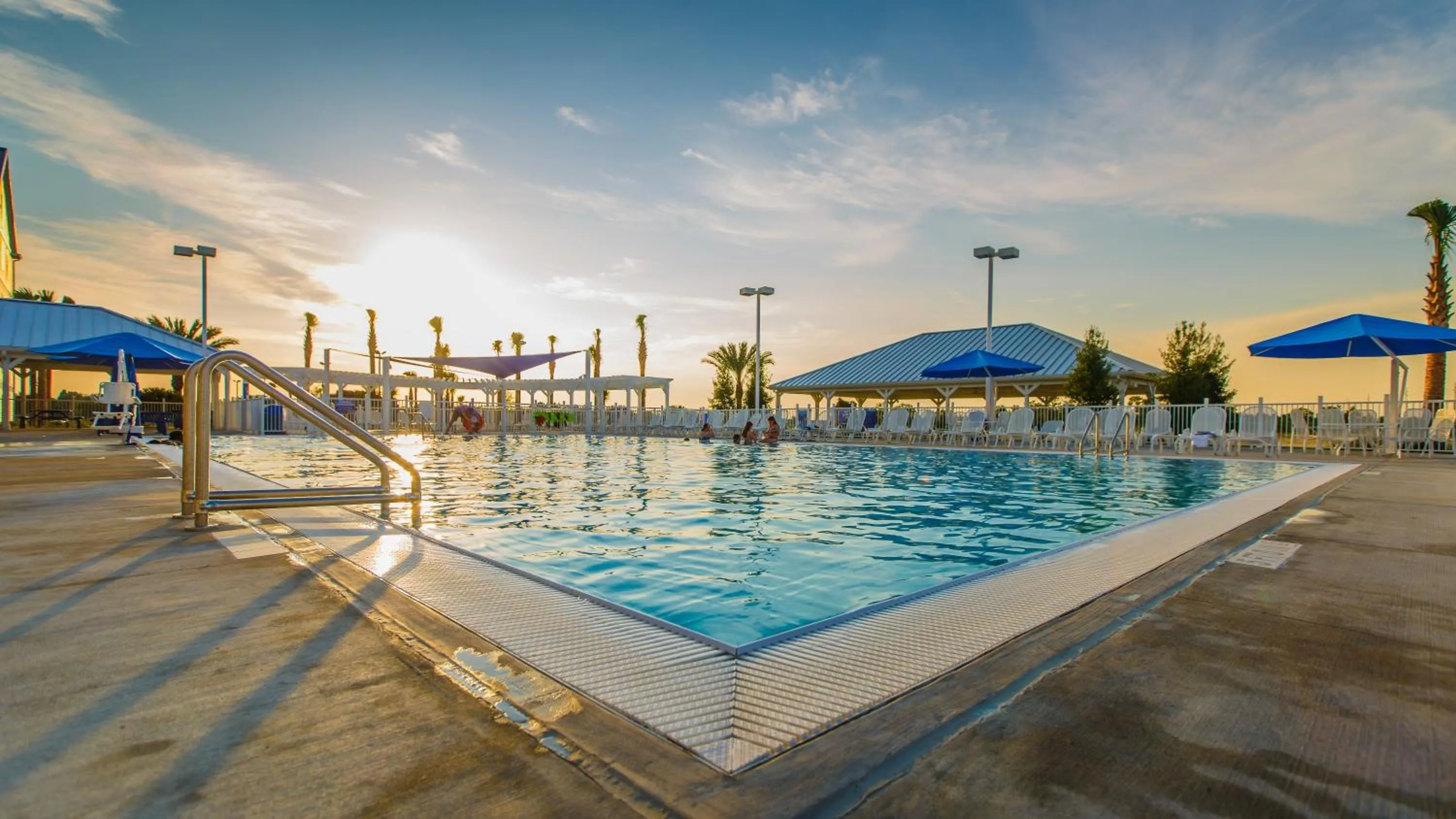 Swimming pool in Holiday Inn Club Vacations - Orlando Breeze Resort