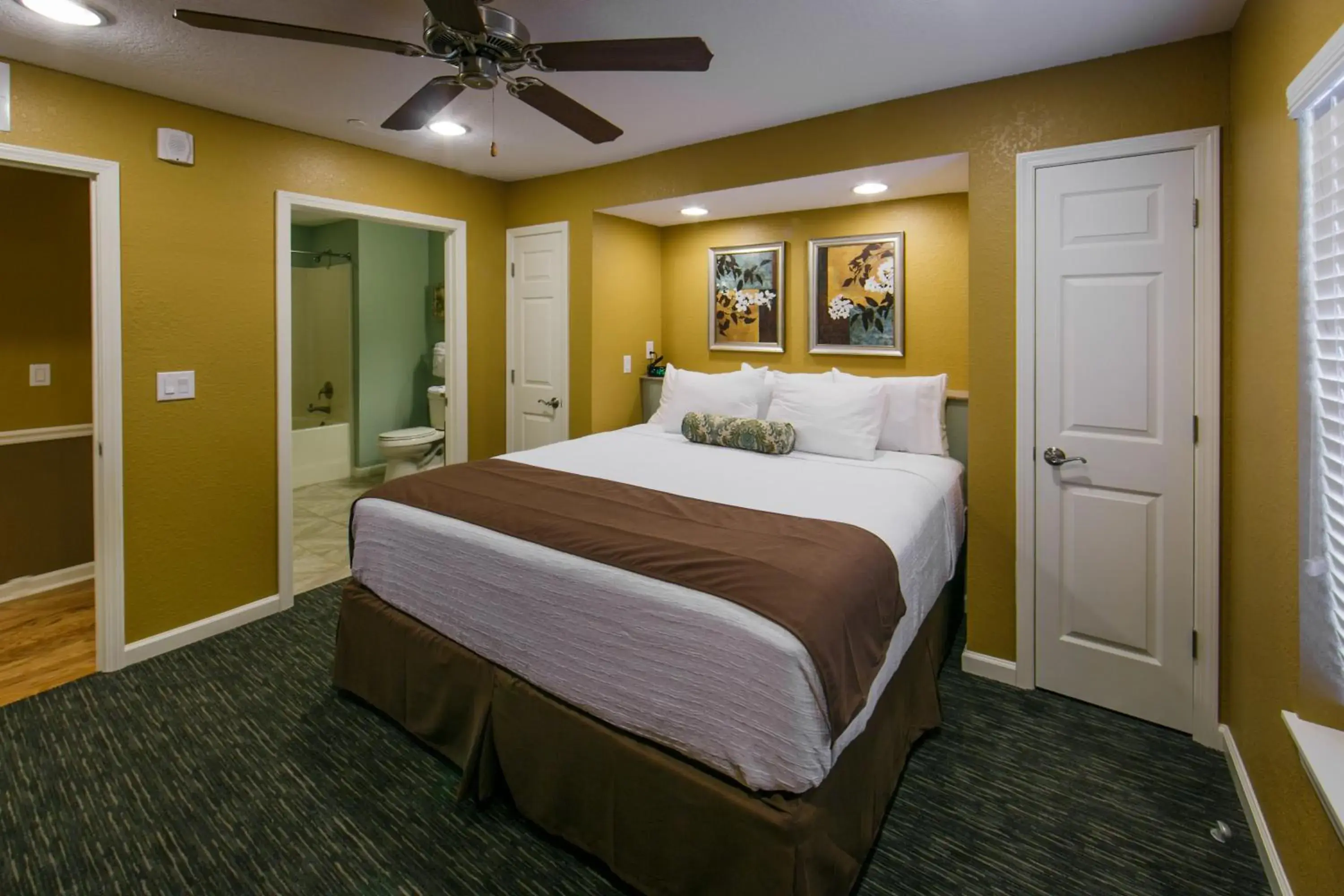 One-Bedroom Villa with King Bed in Holiday Inn Club Vacations - Orlando Breeze Resort One-Bedroom Villa with King Bed in Holiday Inn Club Vacations - Orlando Breeze Resort