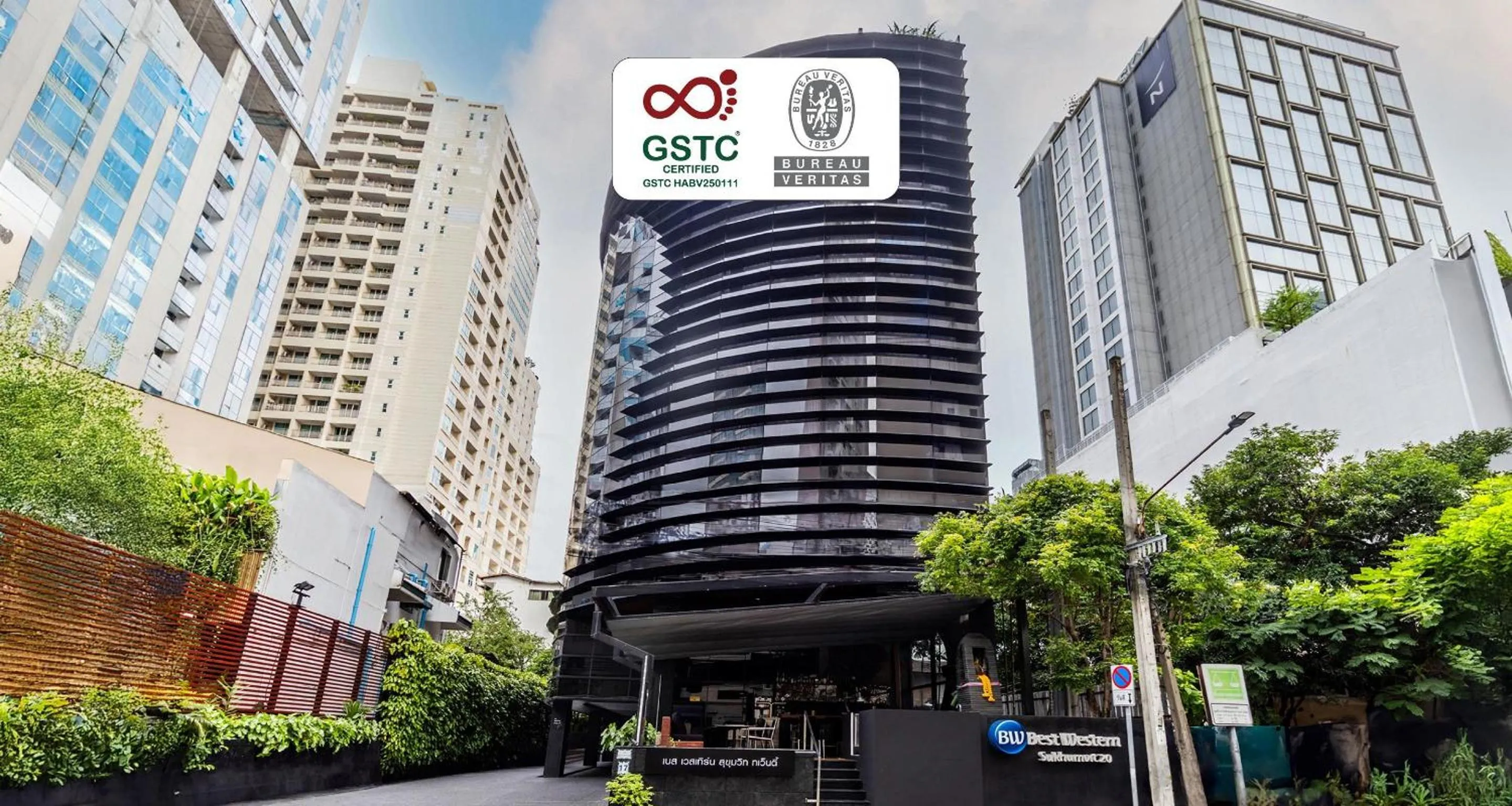 Pool view in Best Western Sukhumvit 20