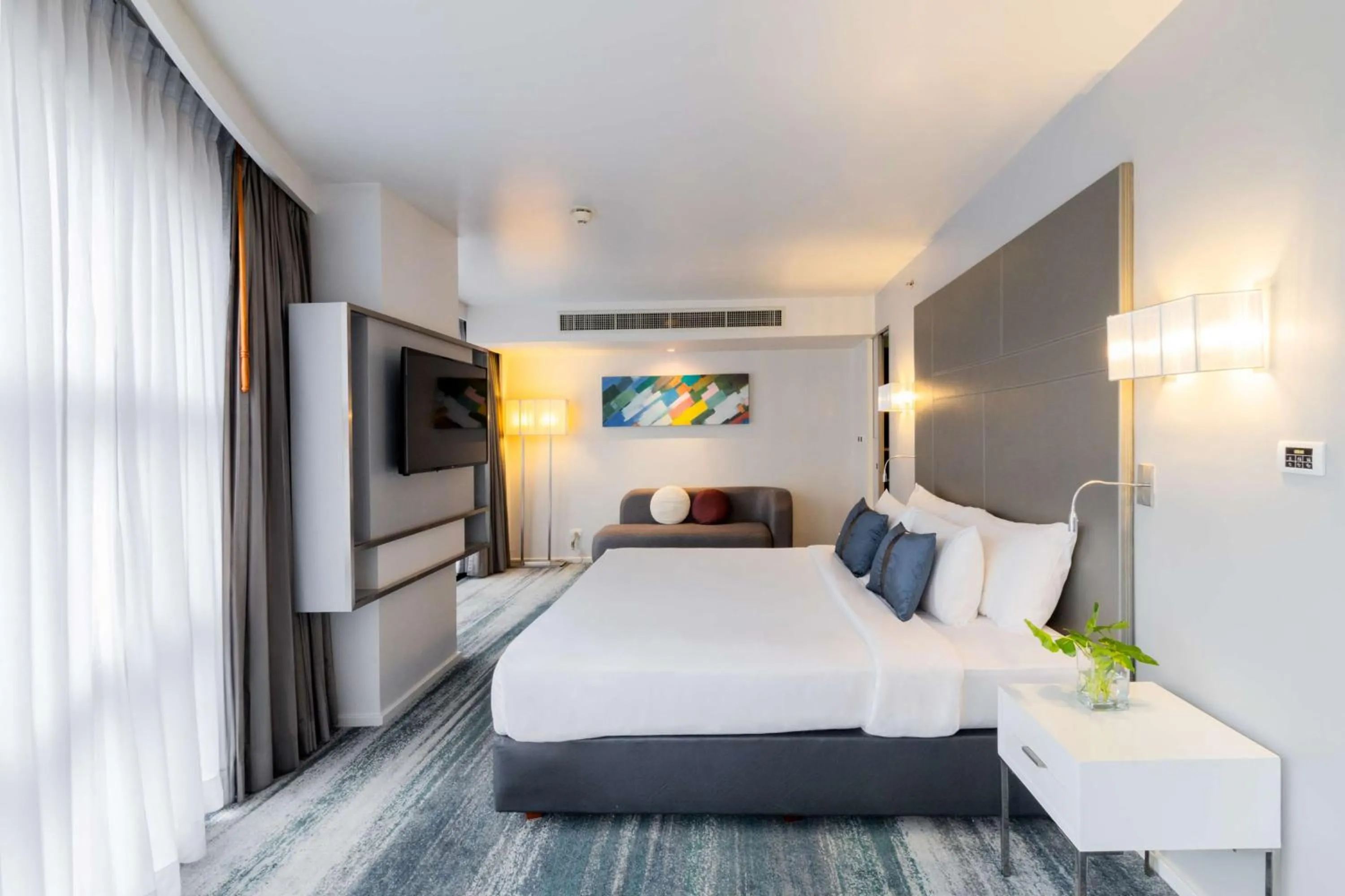 Photo of the whole room, Bed in Best Western Sukhumvit 20