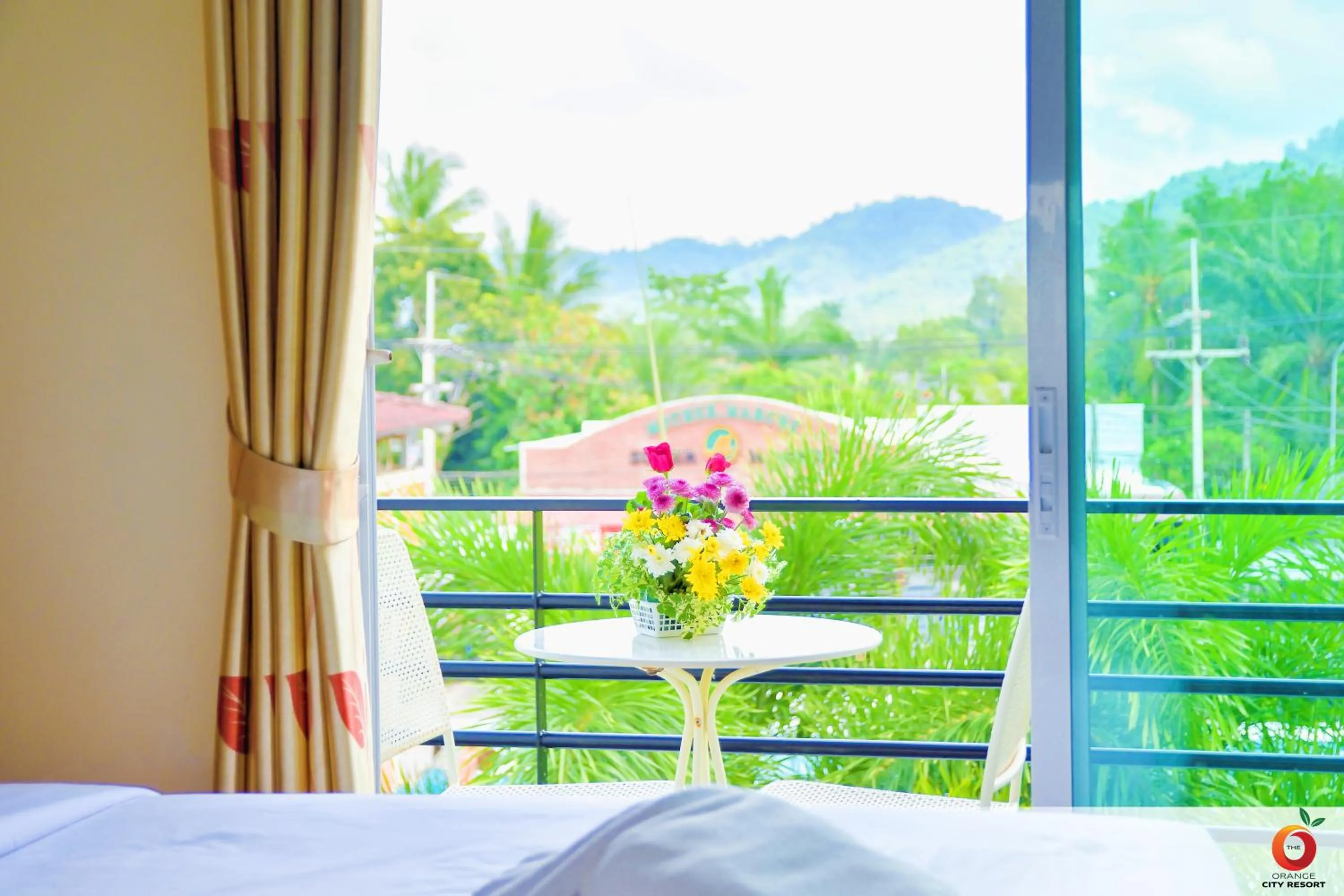 Balcony/Terrace, Bed in The Orange City Resort