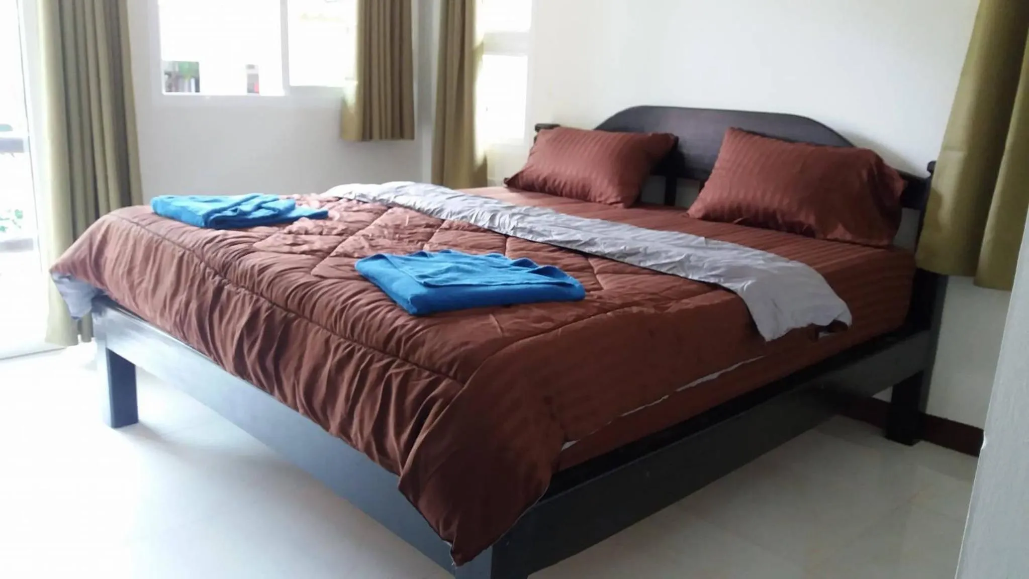 Bed in Sea Shell Beach Resort